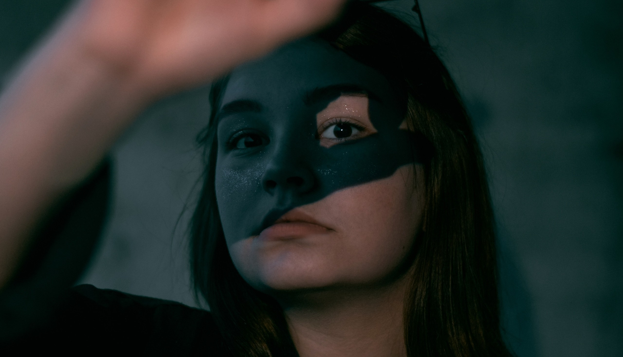 Living in the shadows. Лиза, ваш портретный и репортажный фотограф в Ульяновске!