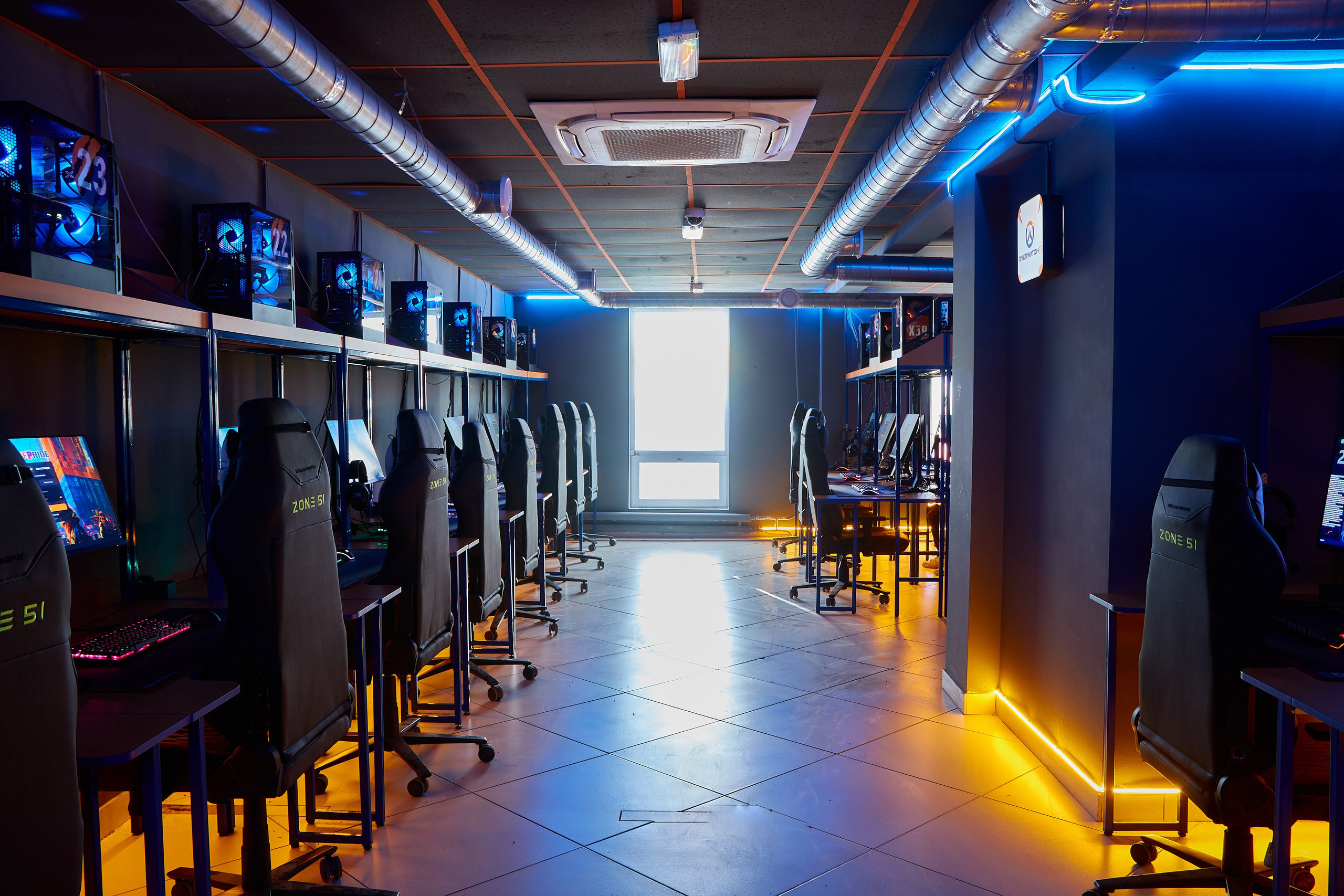 Фотосъёмка компьютерного клуба. Предметный и репортажный фотограф Алексей Кротов