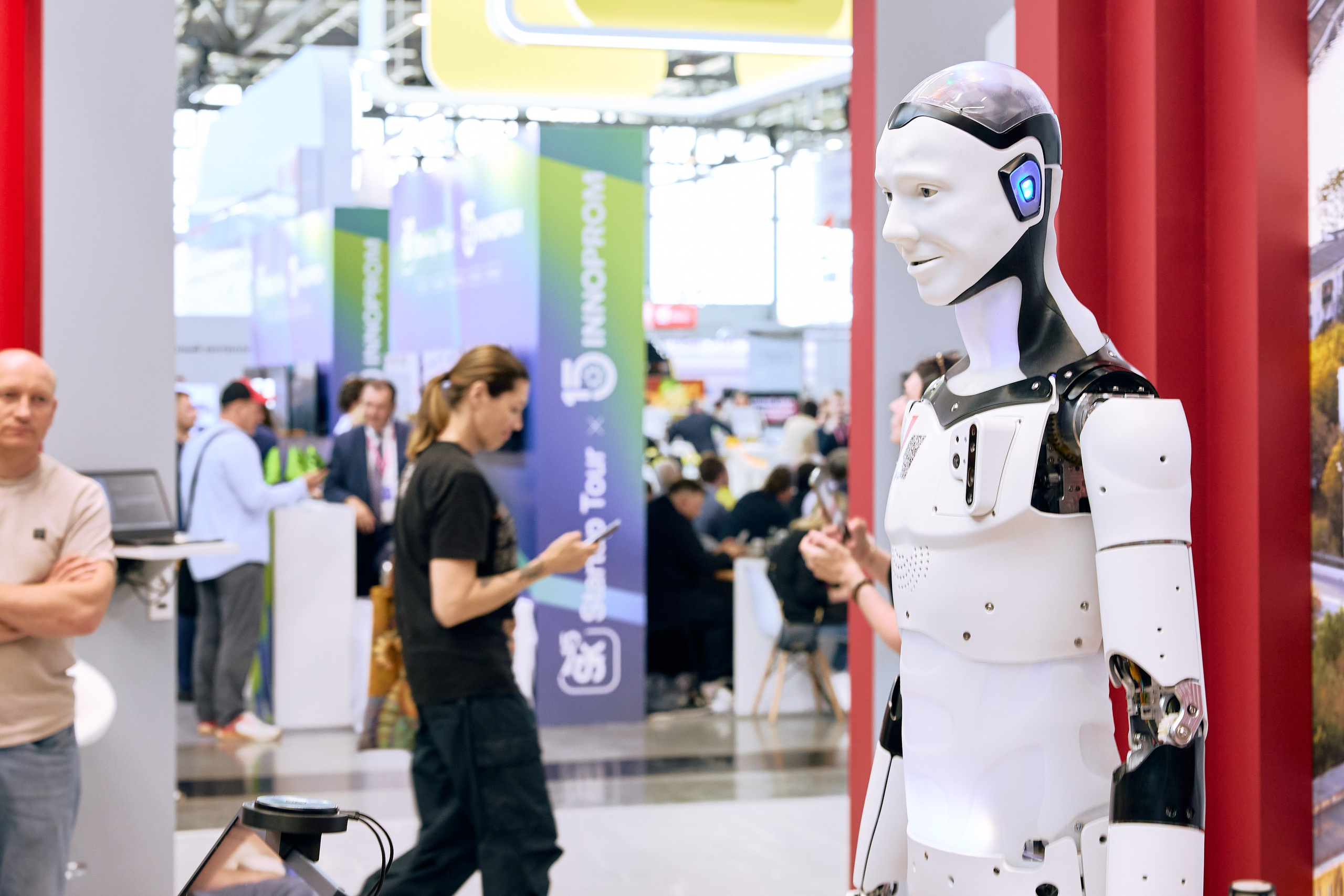 Иннопром-2025. Предметный и репортажный фотограф Алексей Кротов