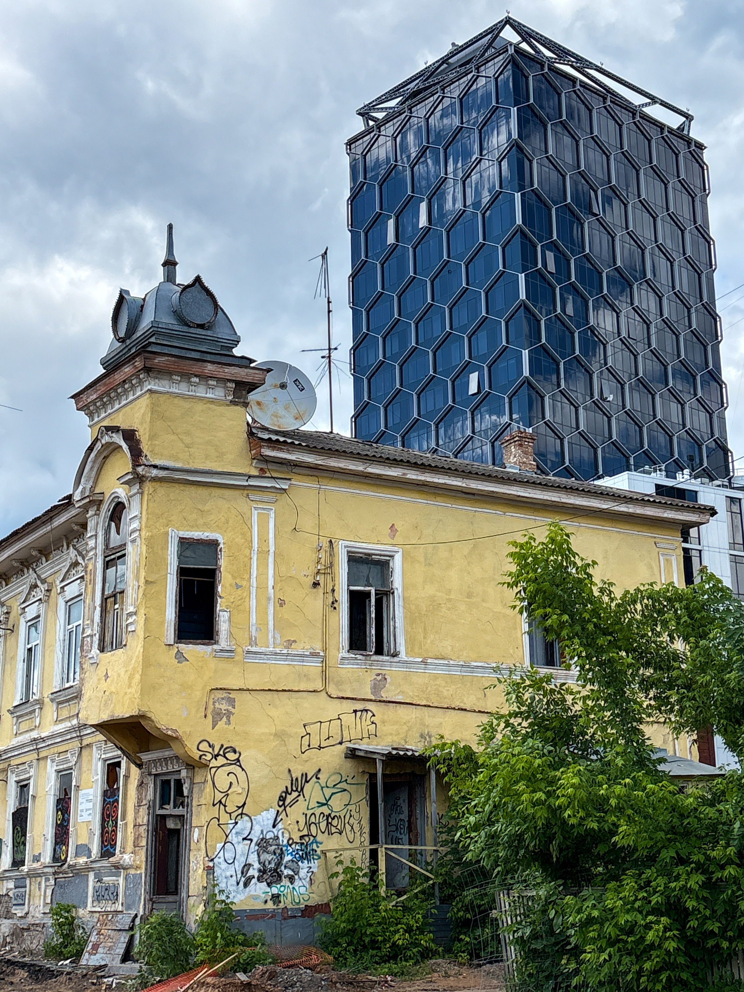 №138 Уфимские контрасты. Улица Октябрьской Революции 17, 2026