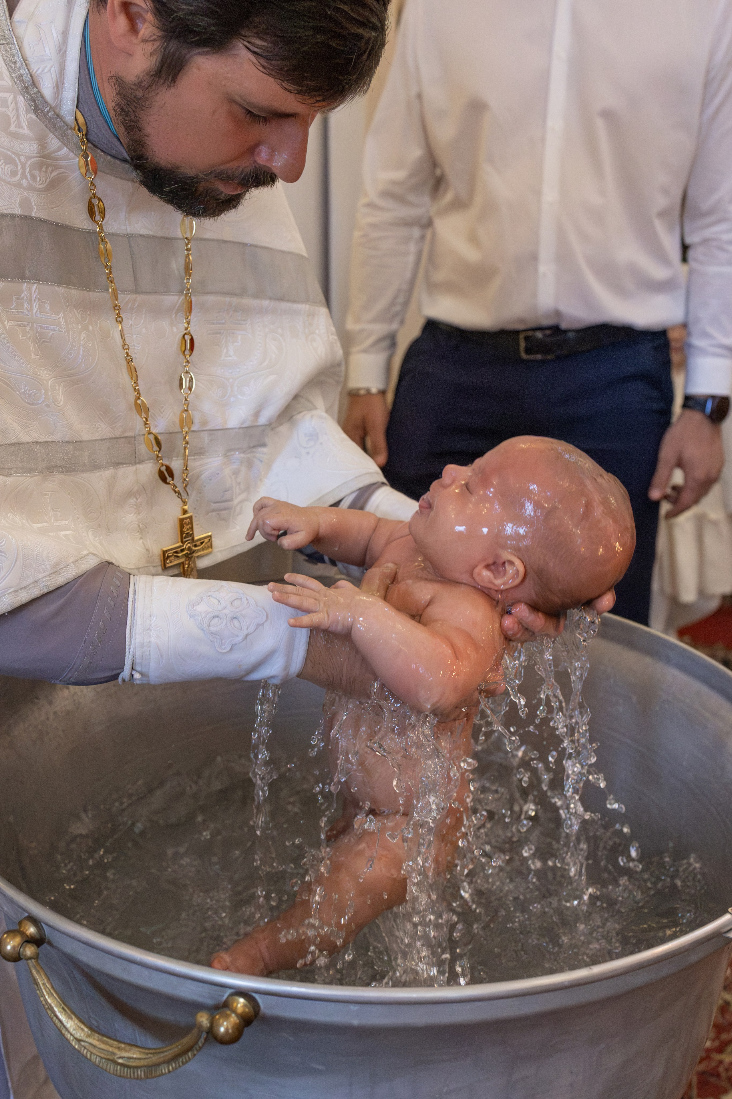 Таинство Крещения Степана в храме Воскресения Христова, с. Трубино (Калужская обл.). Надежда Стар семейный и церковный фотограф в Жукове и Калужской области