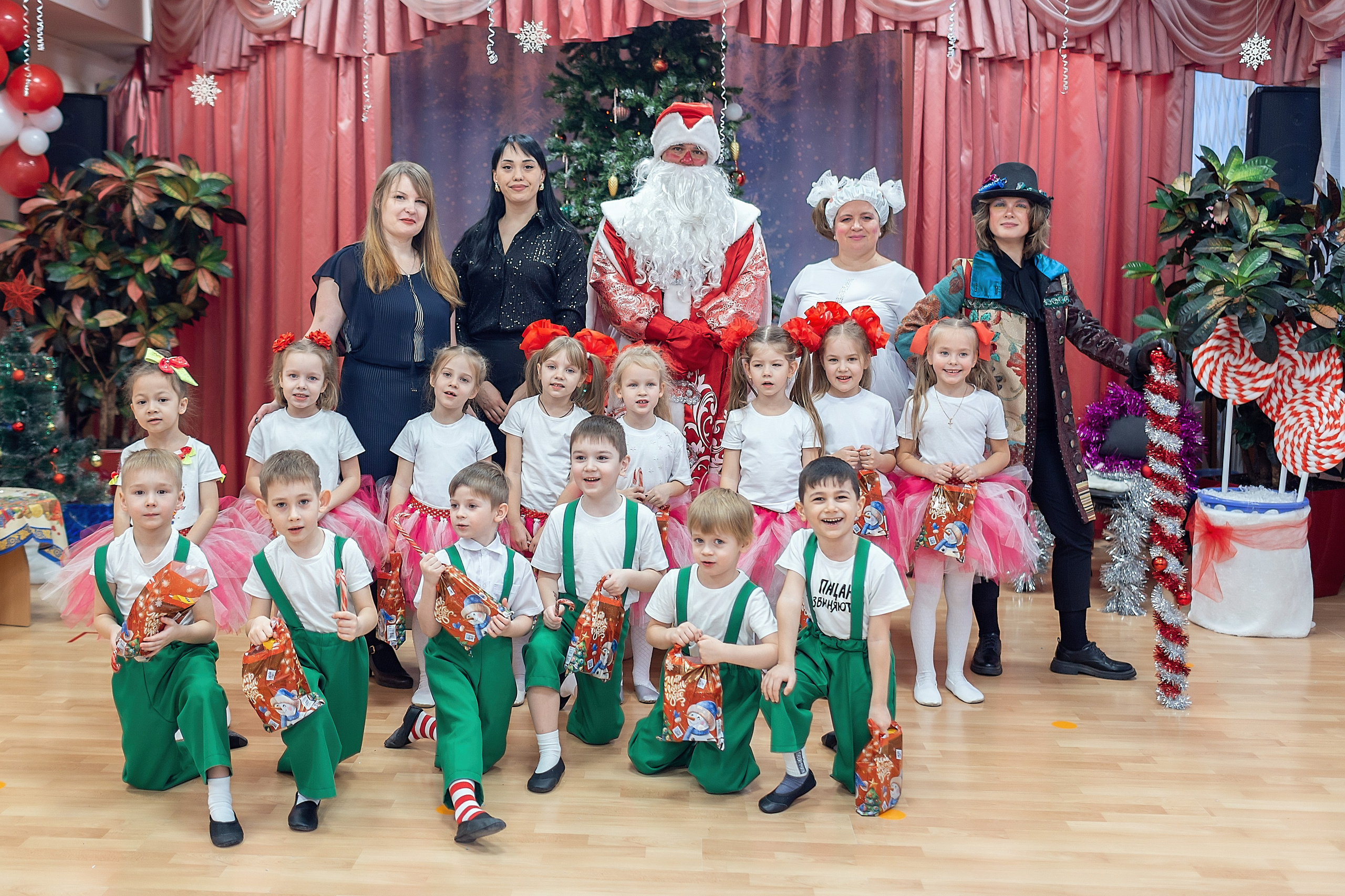 Утренник_"Карамельная фабрика» 2024. Семейный фотограф в Санкт-Петербурге