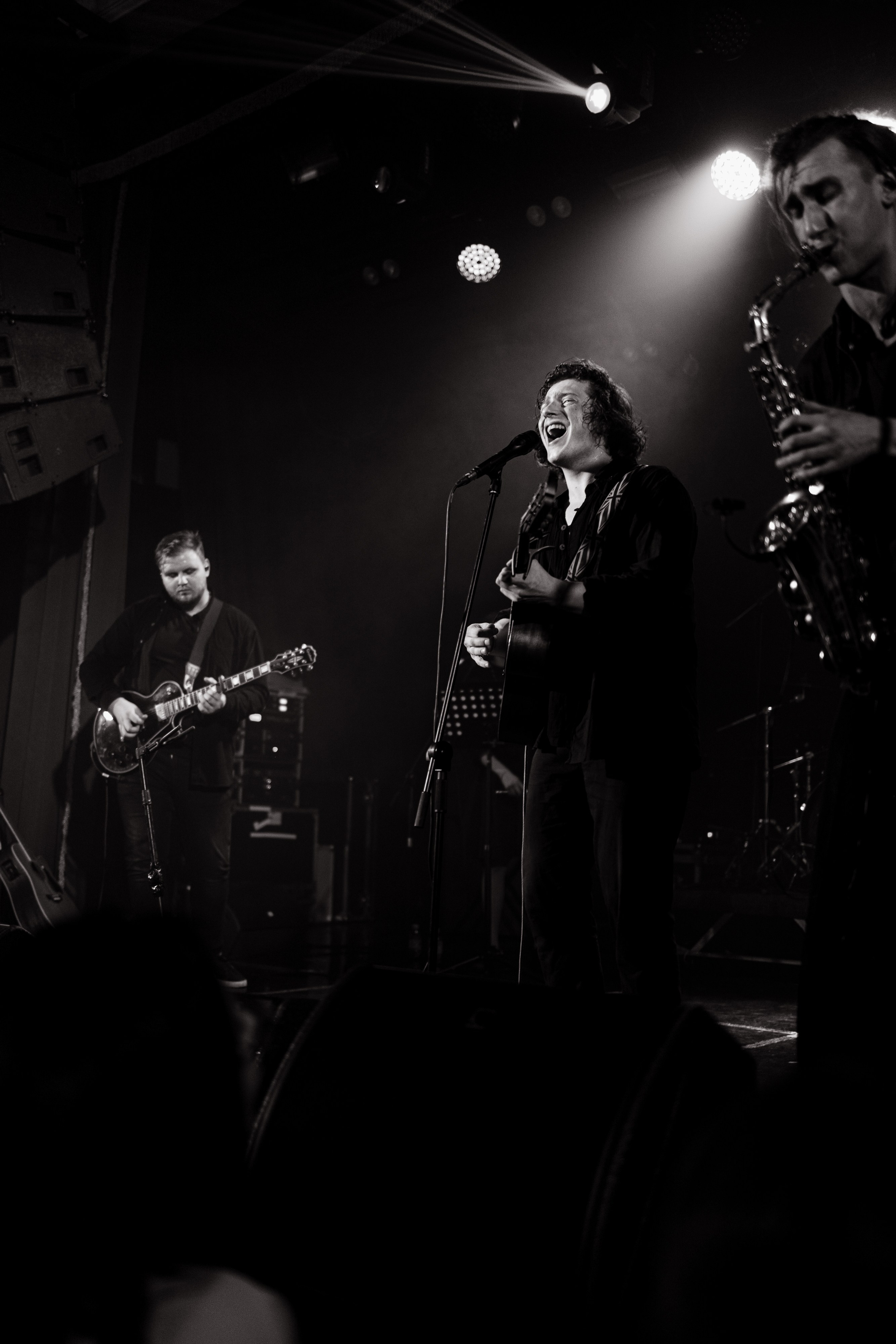 Бонд с кнопкой. Gorsvet.ph