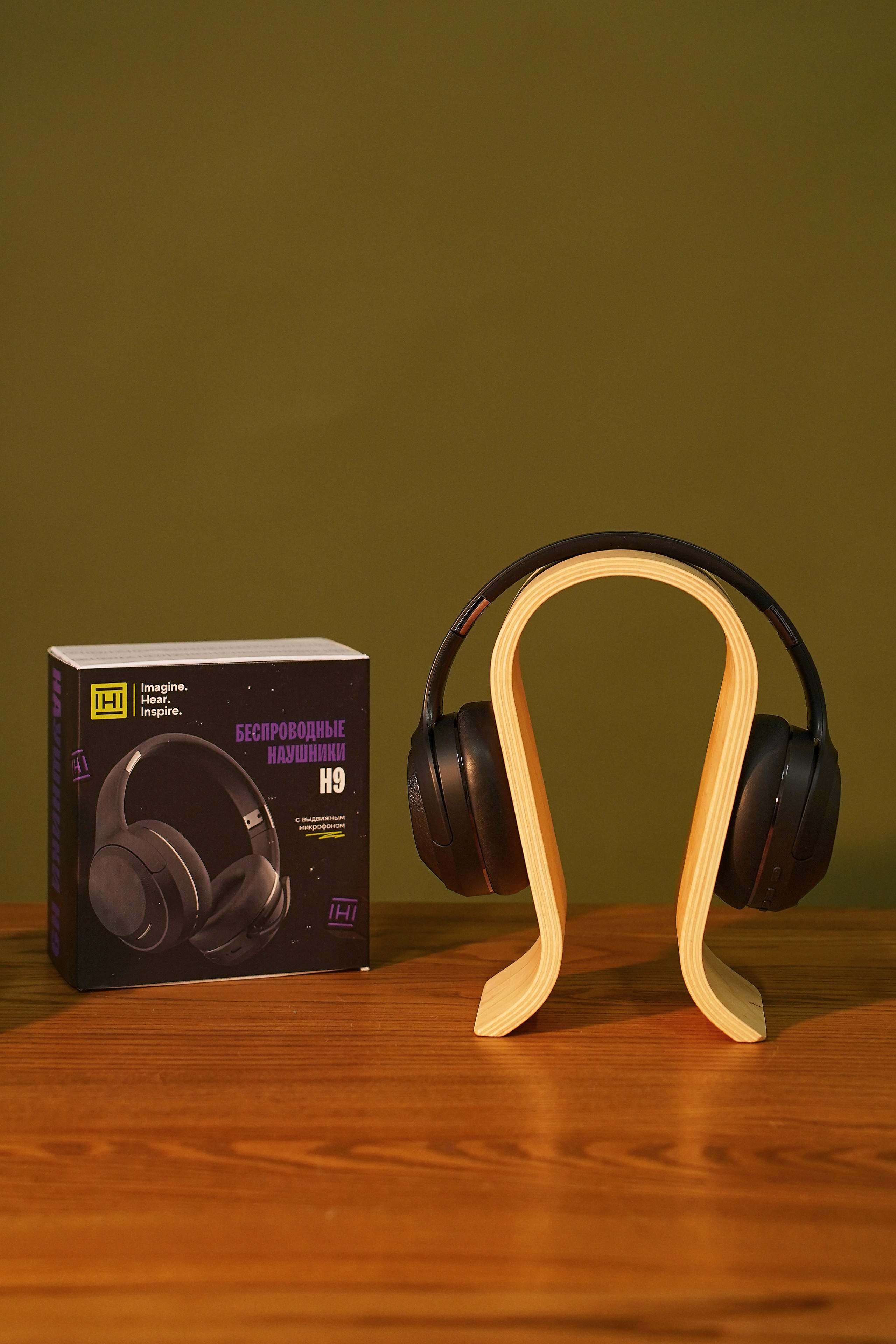 Наушники в интерьере. Фотограф