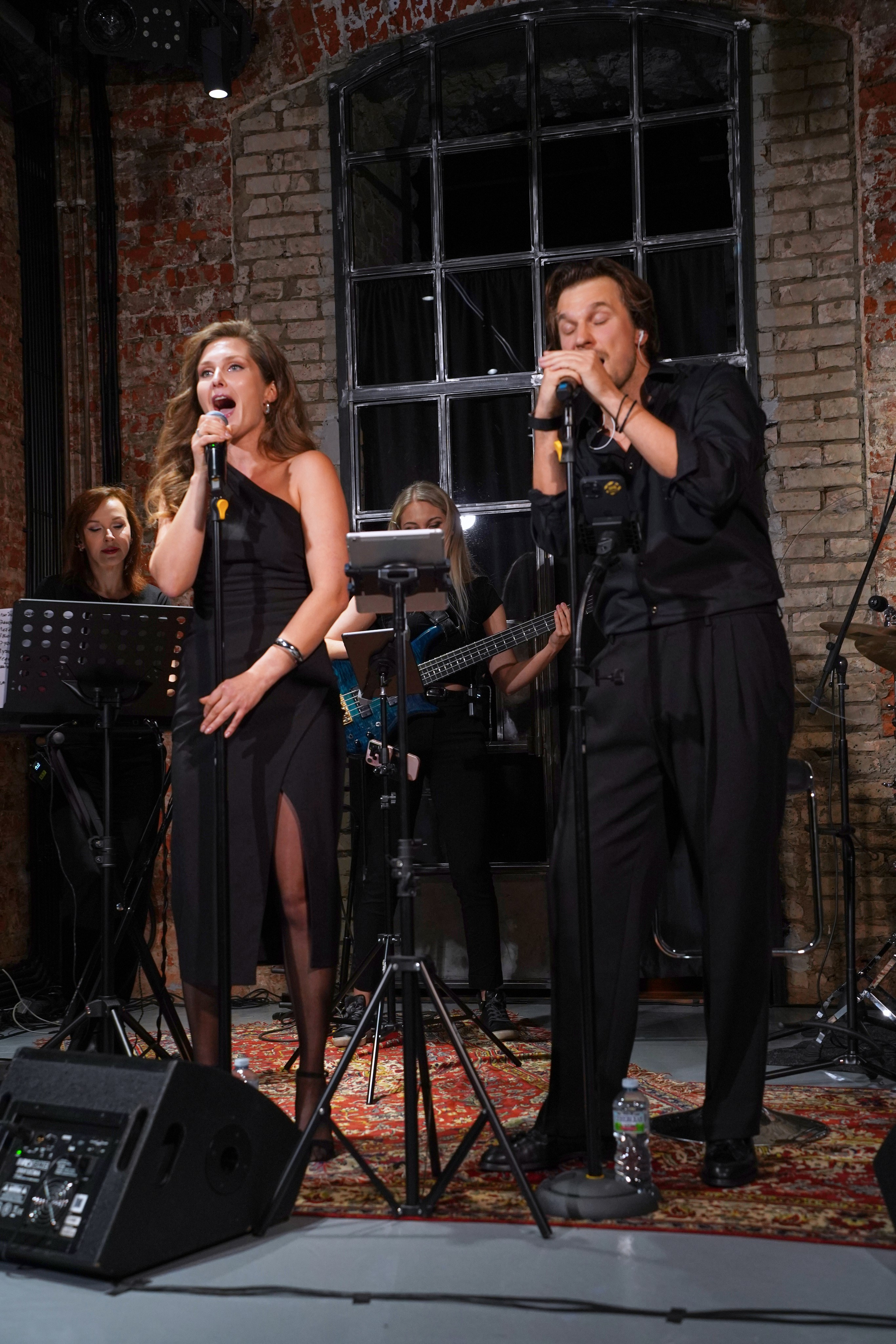 Концерт кавер группы. Фотограф