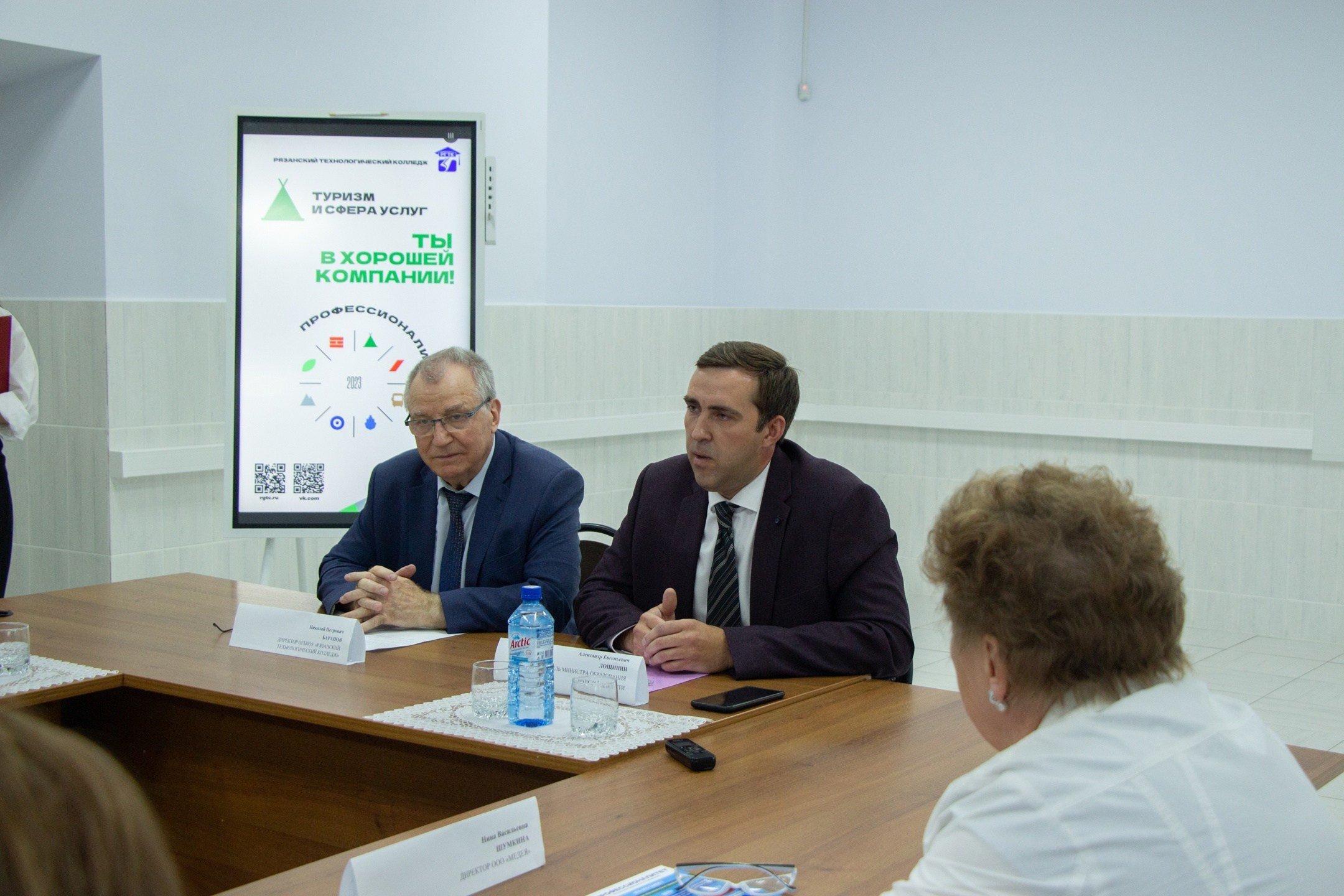 Подписание соглашения о сотрудничестве. Design by — фото, обучение, портфолио. Фотограф Рязань