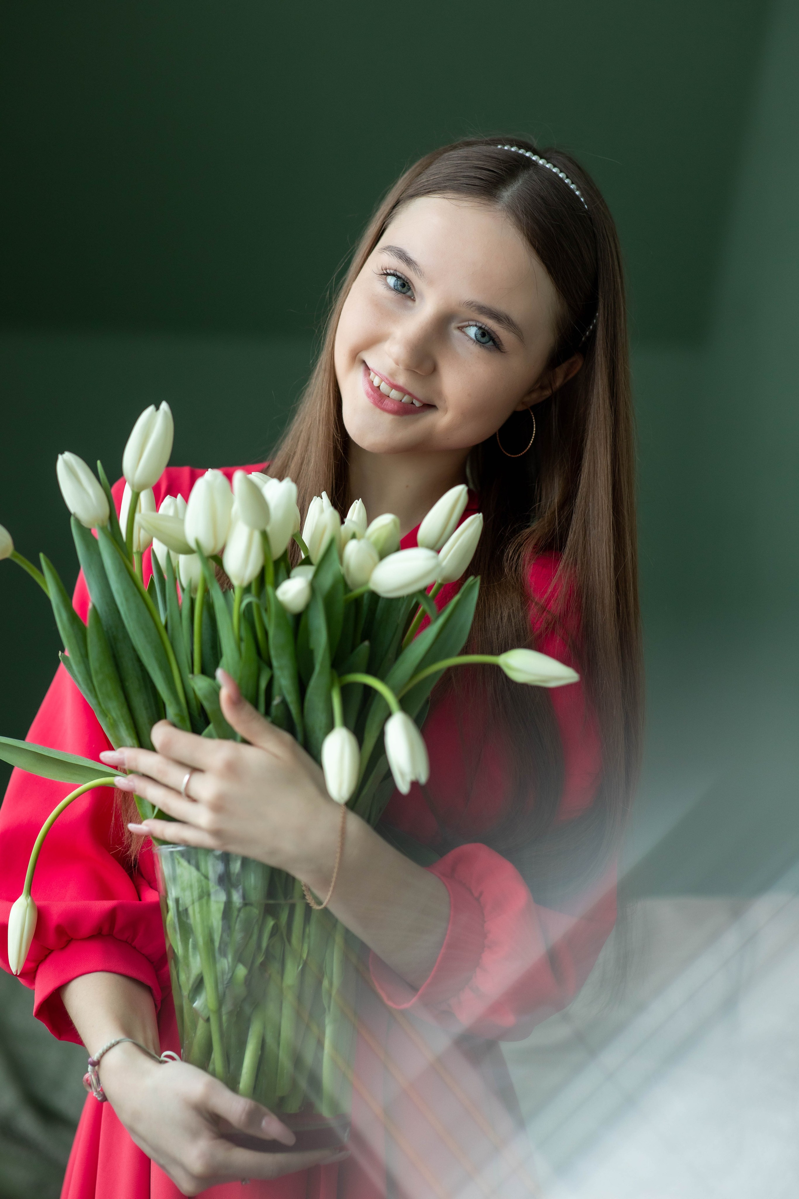 Девушка и цветы