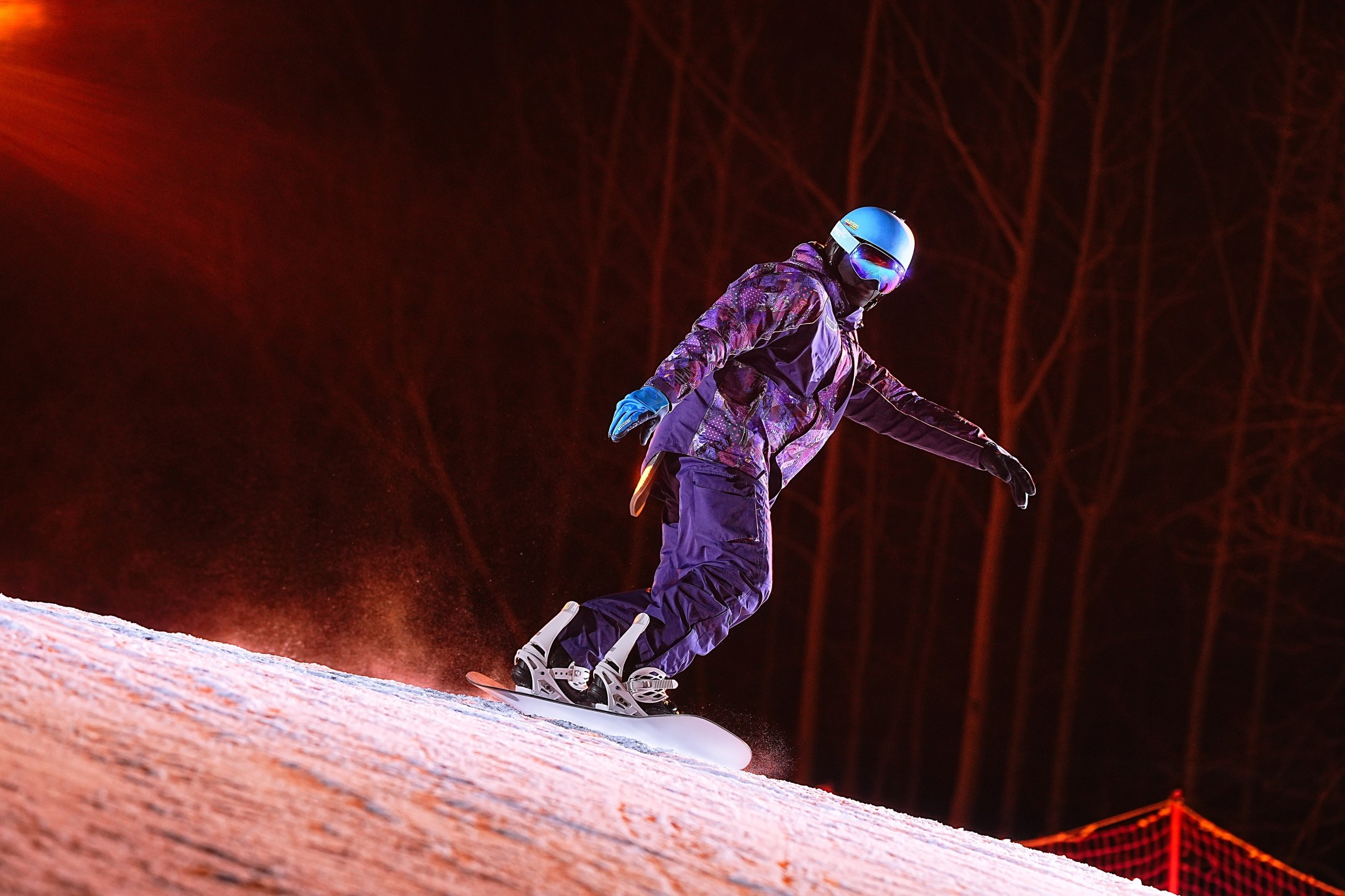 Вечерняя съёмка на склонах с использованием внешних вспышек. Фотограф Студитский Евгений