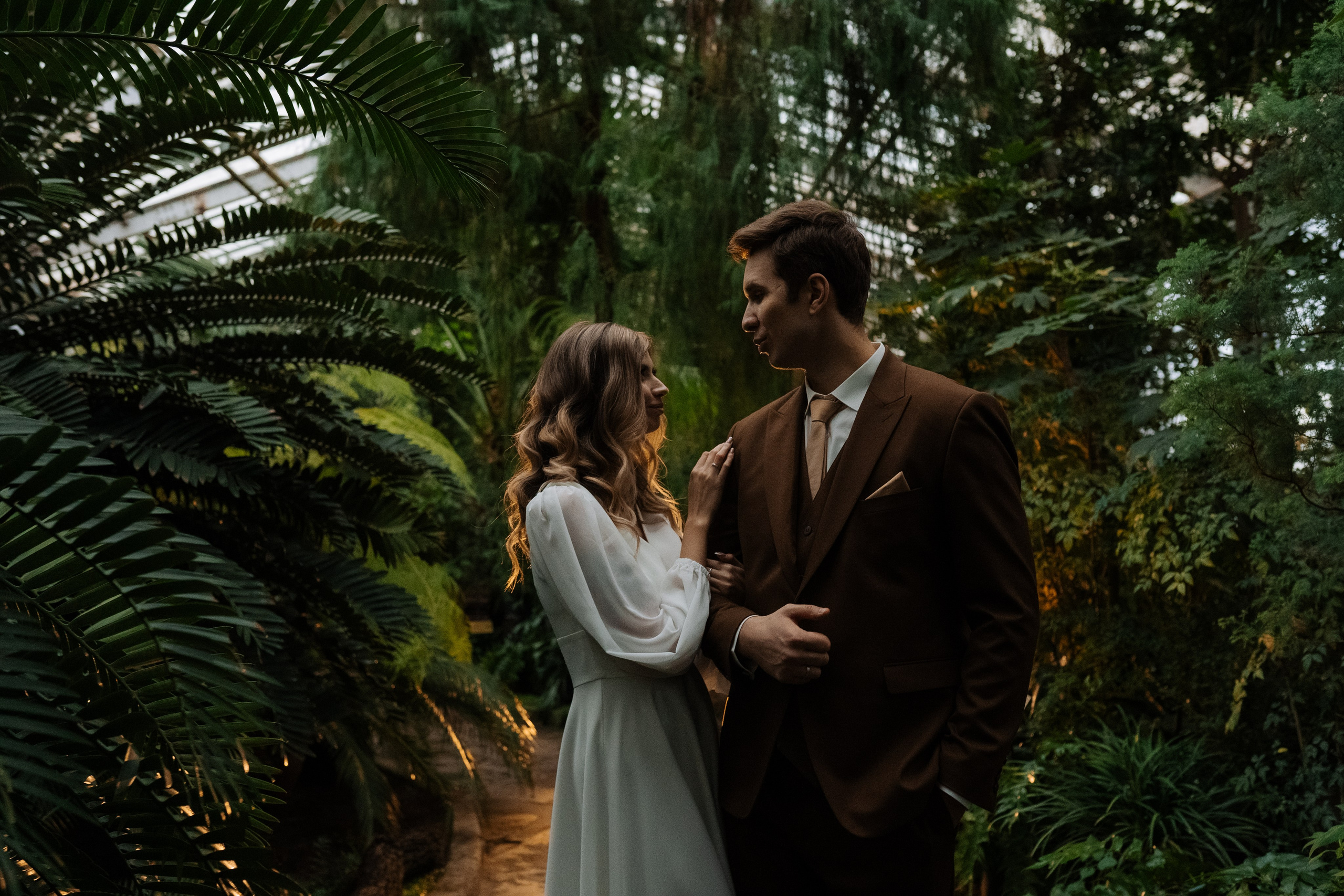 Свадебная фотосессия в оранжерее, Москва. Свадебный фотограф в Москве Анна Полушина