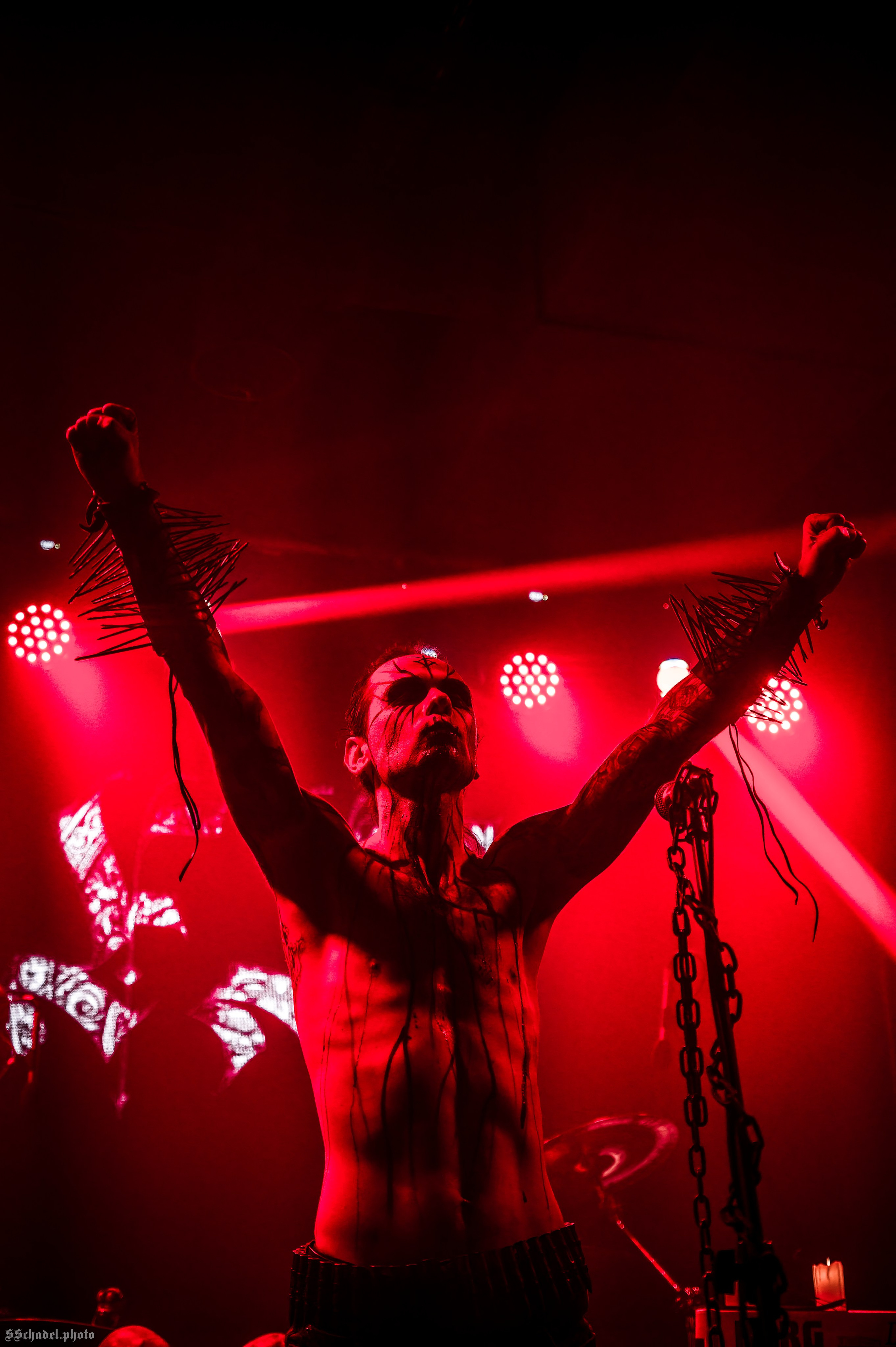 Frostlagte Måne 07.12.25. We will make everything metal!