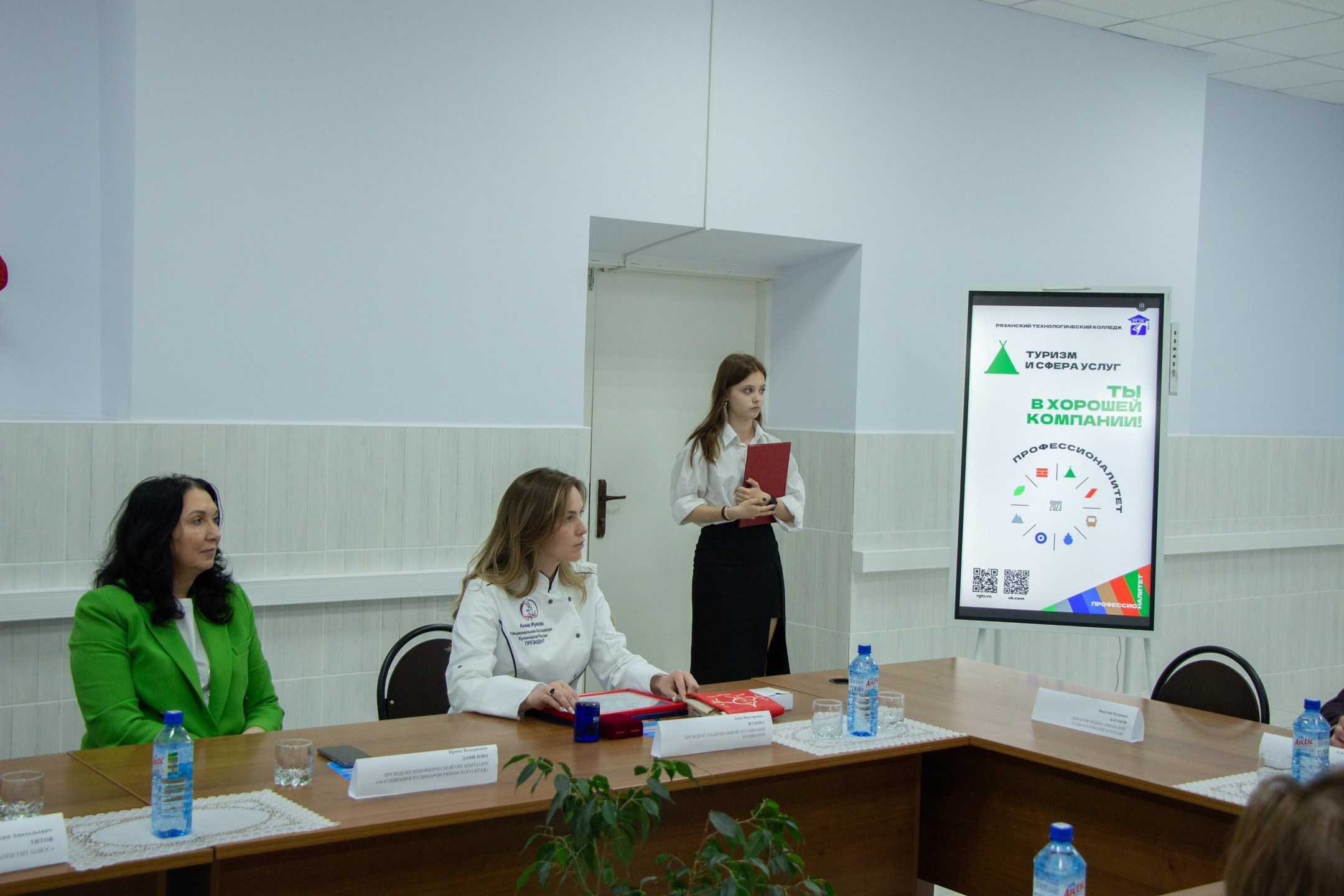 Подписание соглашения о сотрудничестве. Design by — фото, обучение, портфолио. Фотограф Рязань