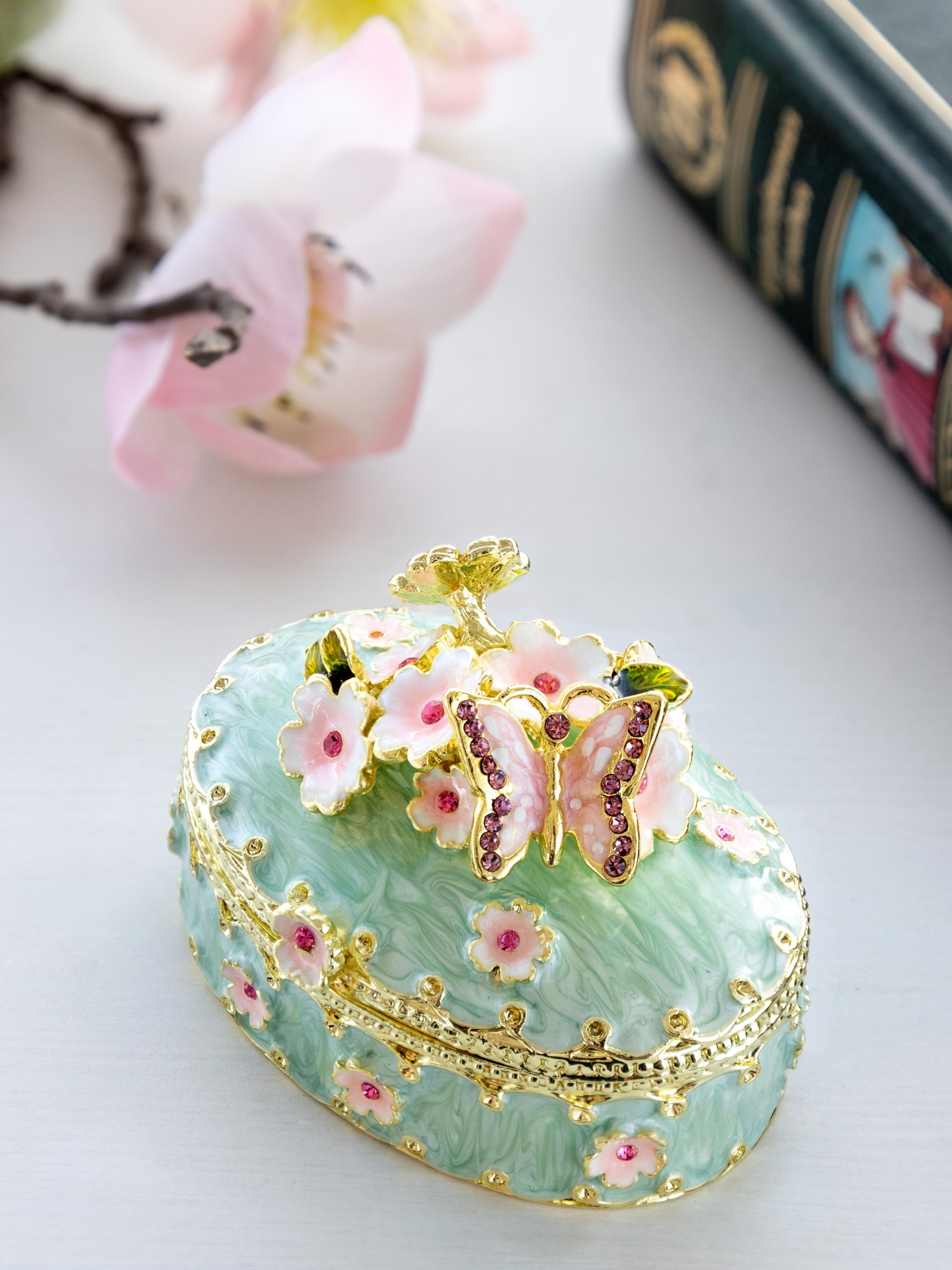 Шкатулка-цветок с кристаллами | Рекламная фотосъемка для соцсетей