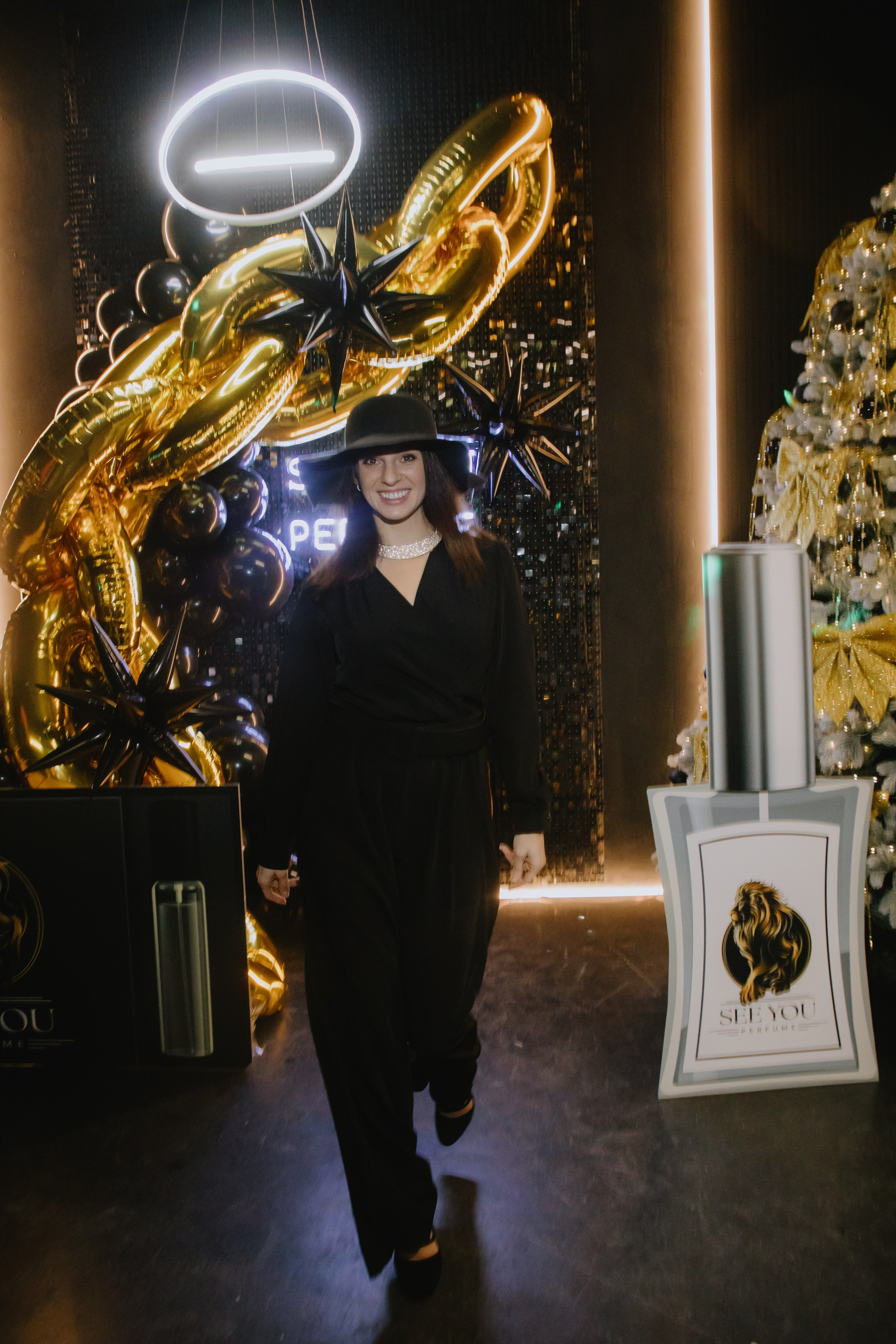 See `You Perfume. Фотограф в Москве и Санкт-Петербурге Дарина