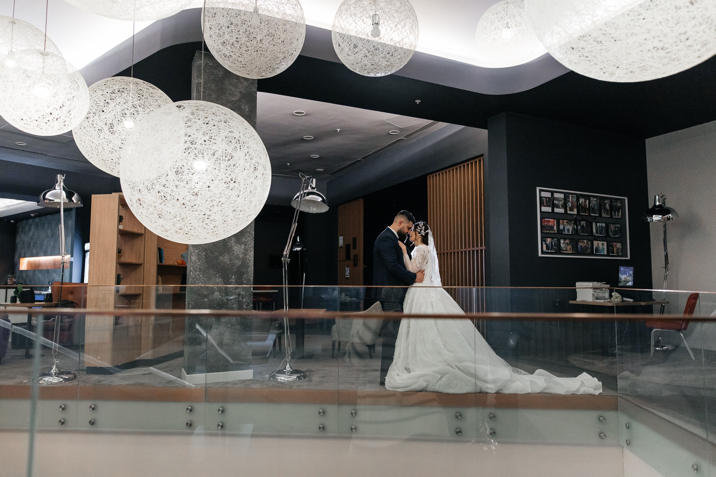 Свадебная фотосессия в Demidov Plaza. Свадебный фотограф Нижний Тагил Екатеринбург Серёдкина Виктория