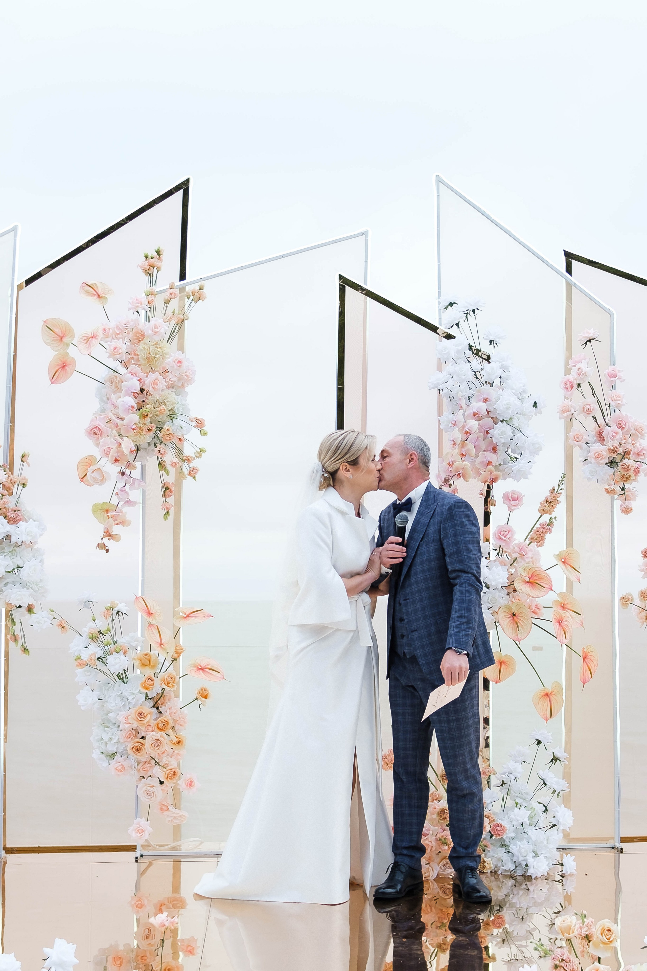 Выездная регистрация в Сочи с видом на море. Свадебный фотограф в Абхазии, Сухум, Гагра, Сочи