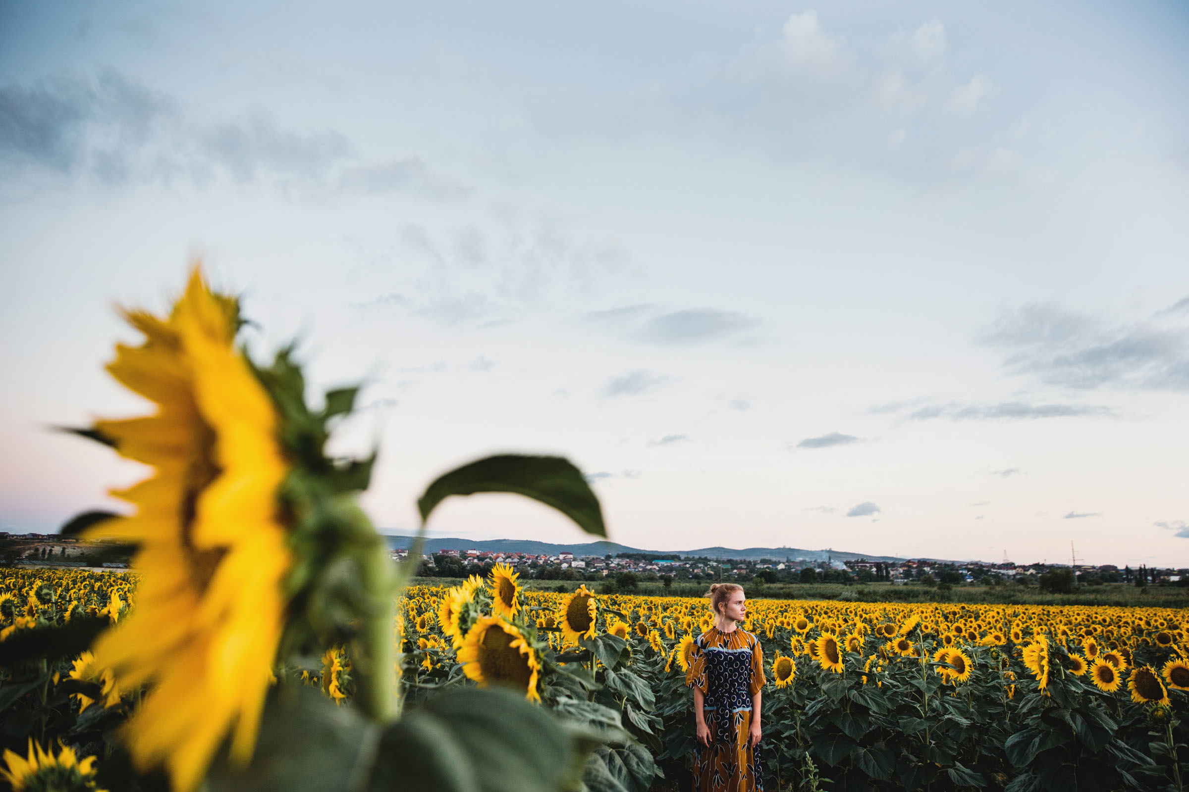 Диковинные подсолнухи и диковинное платье //Наталья. Фотограф Алутера Ирина