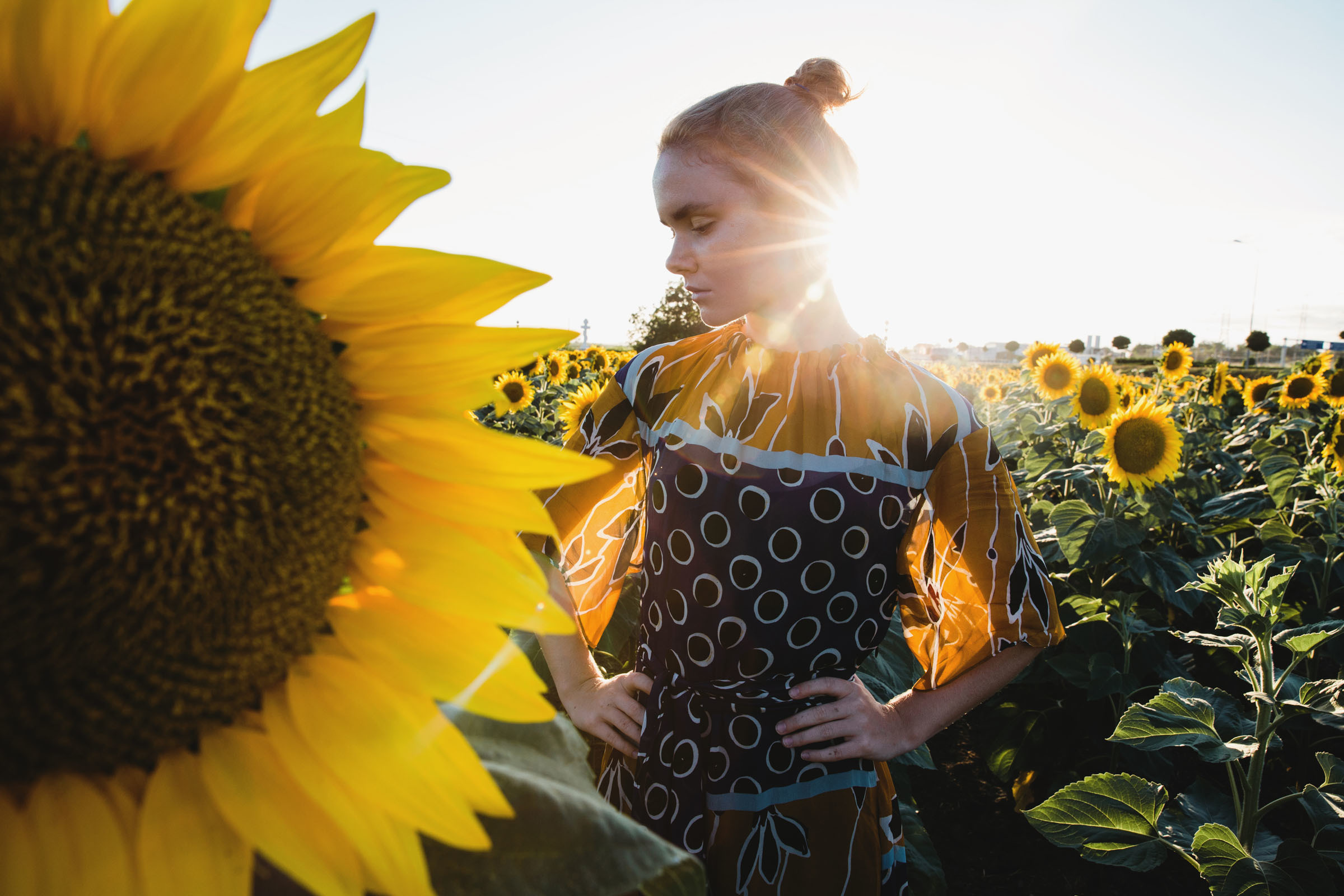 Диковинные подсолнухи и диковинное платье //Наталья. Фотограф Алутера Ирина