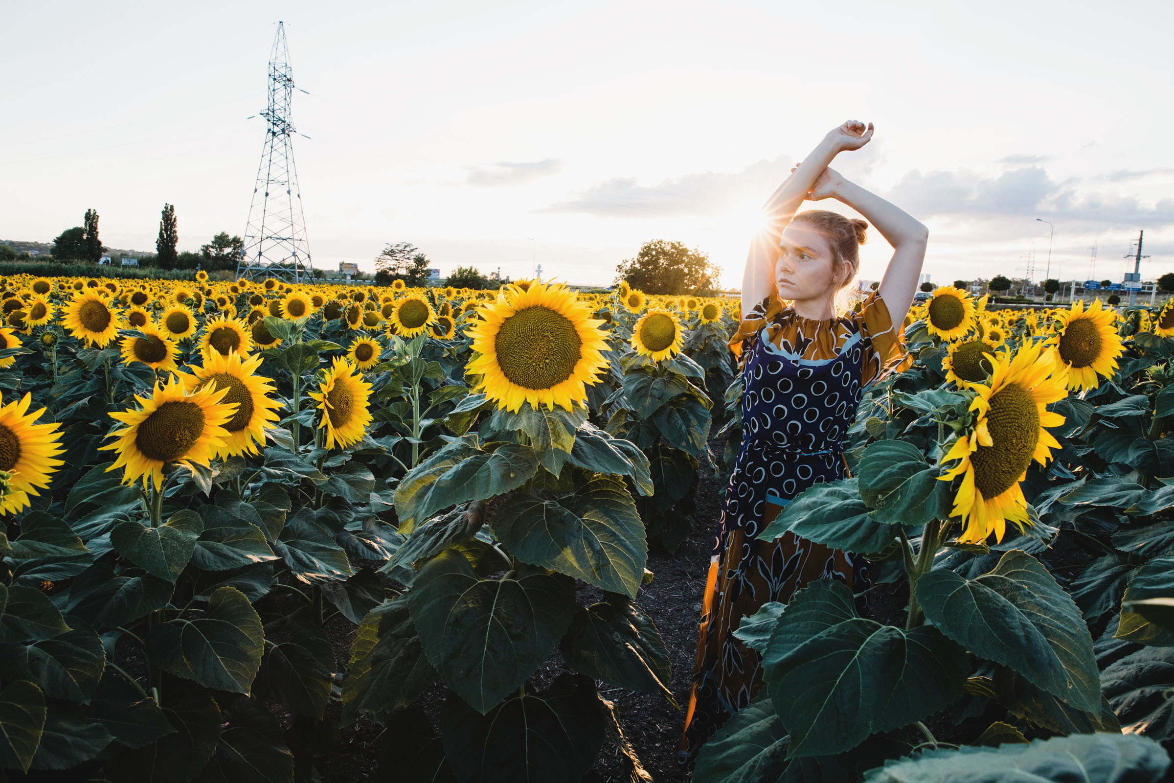 Диковинные подсолнухи и диковинное платье //Наталья. Фотограф Алутера Ирина
