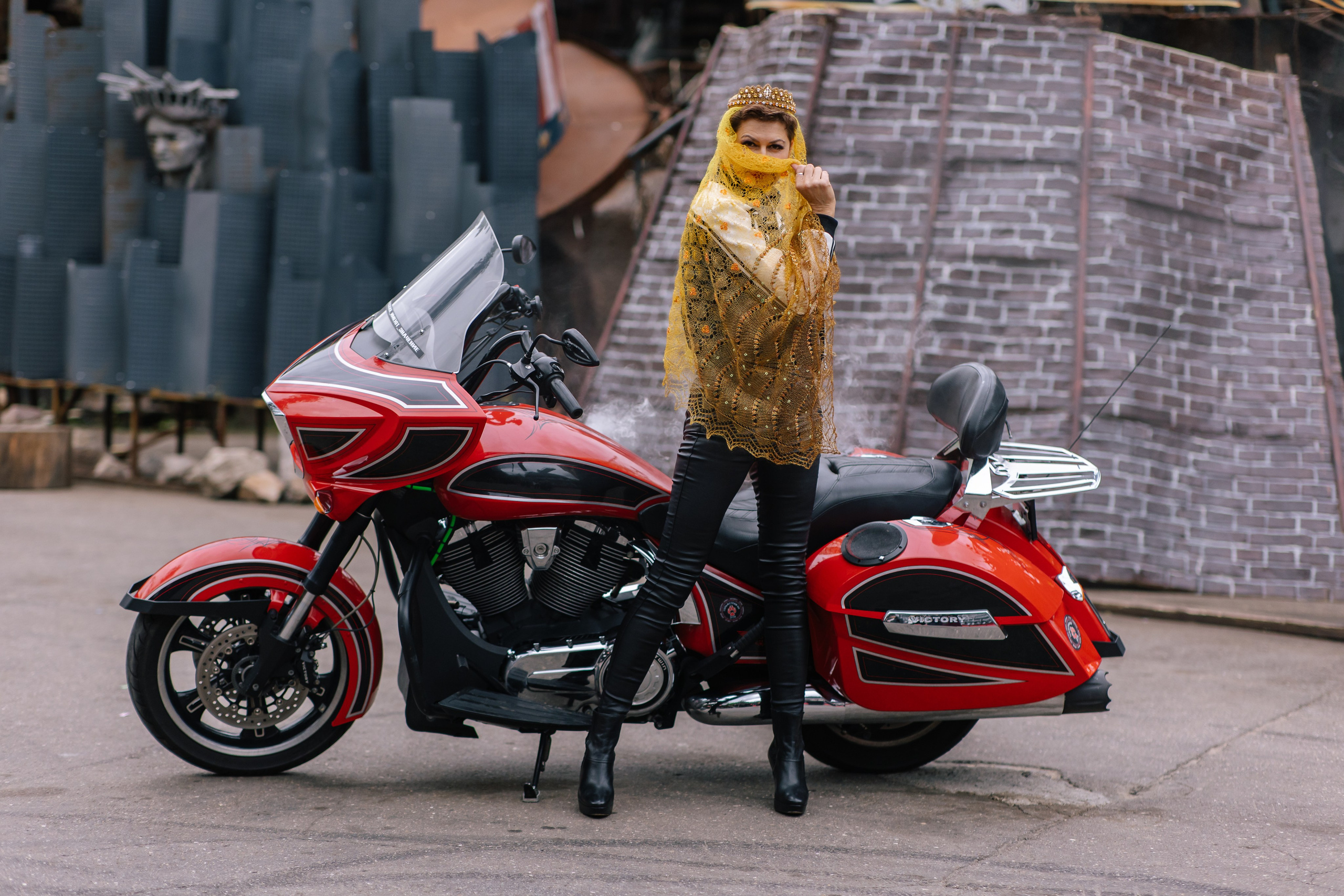 Фотосессия «Танцы с волками» в байк центре Ночных волков. Коллекционер и искусствовед Олеся Ястребова