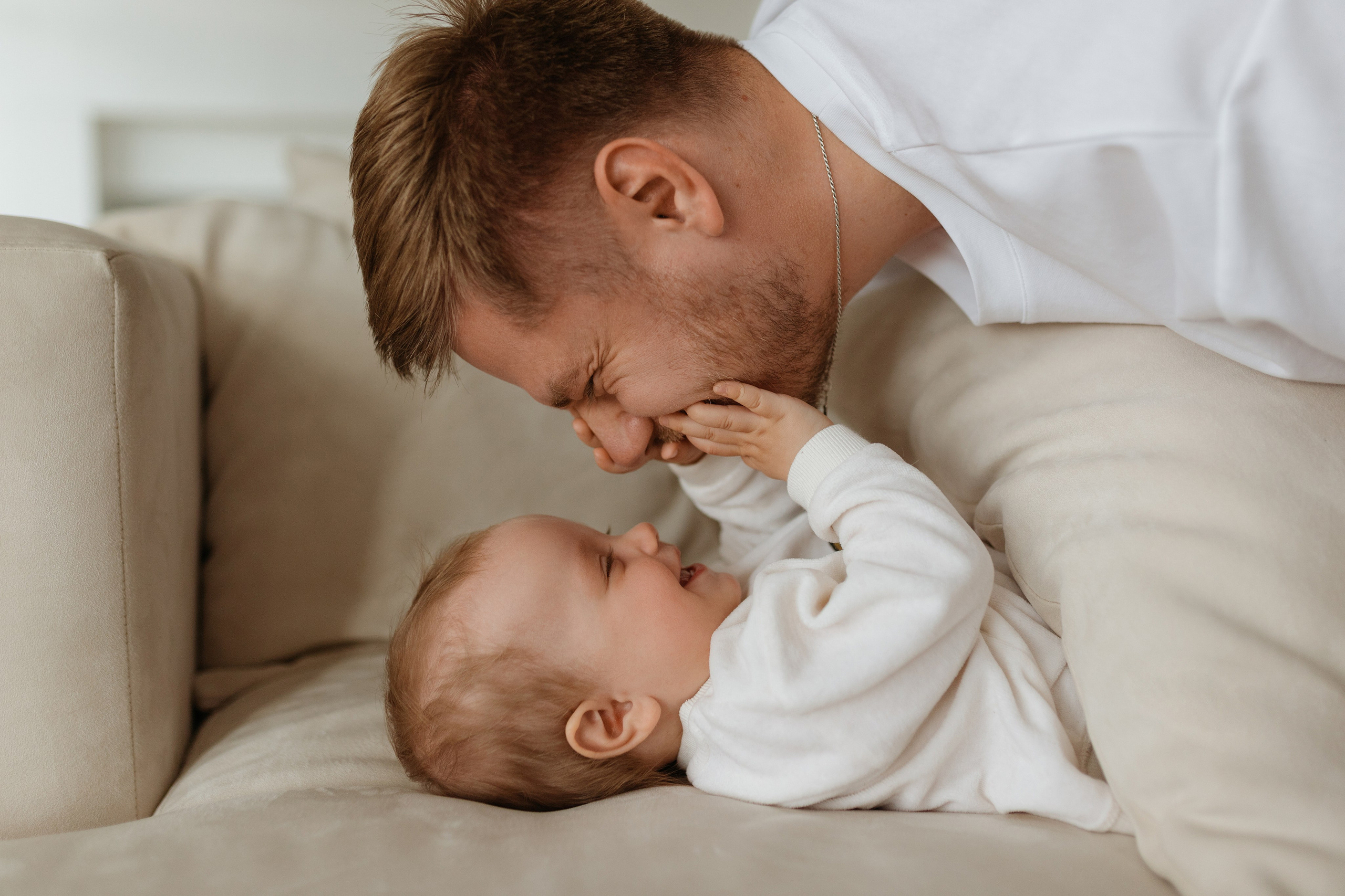 Семейная фотосессия в студии. Сестры Карабаза. Фотографы и ретушеры в Москве и Санкт-Петербурге