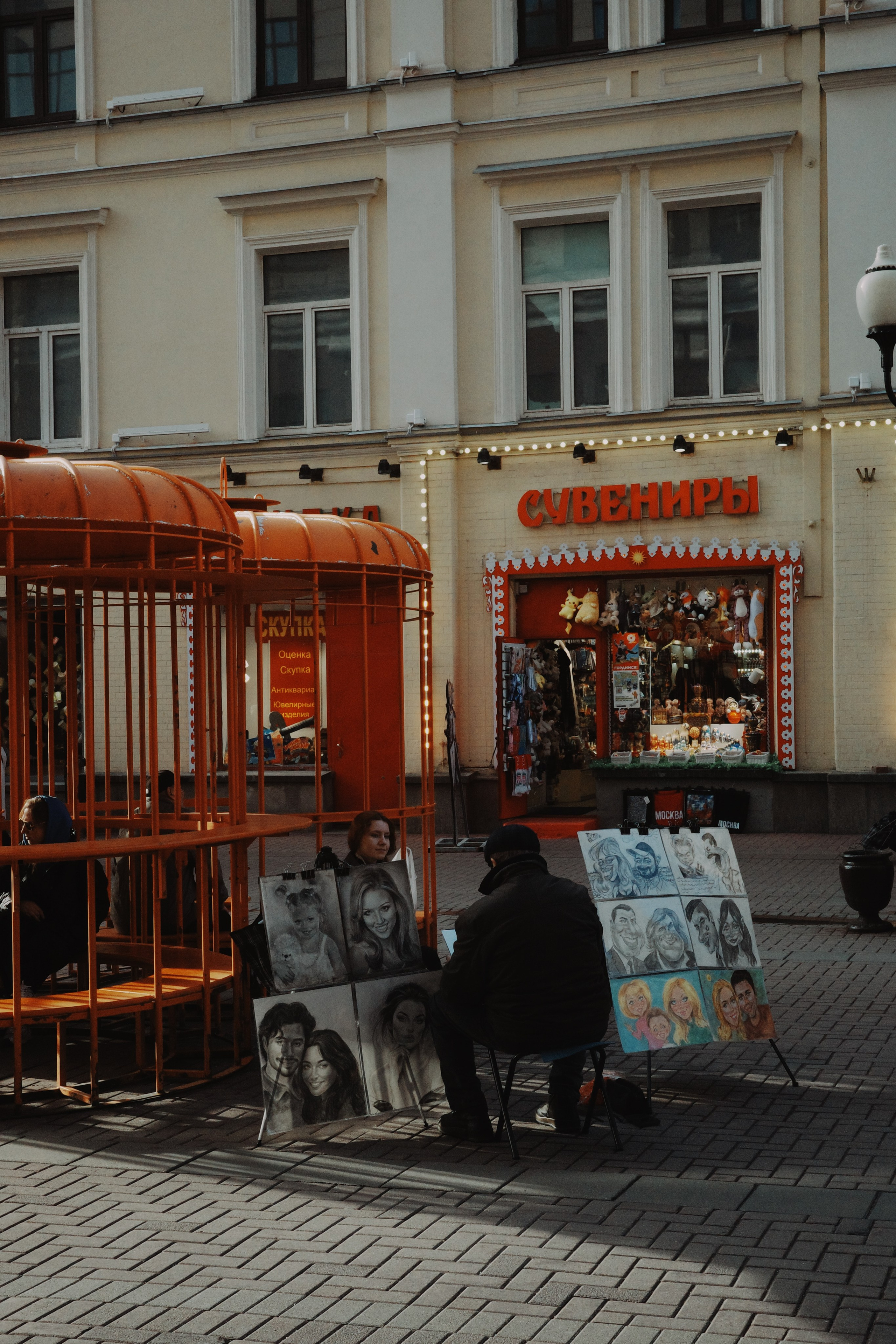 #47: Арбат / апрель 2026. Проект «Фотокладовка»: блог уличной фотографии в формате street photo