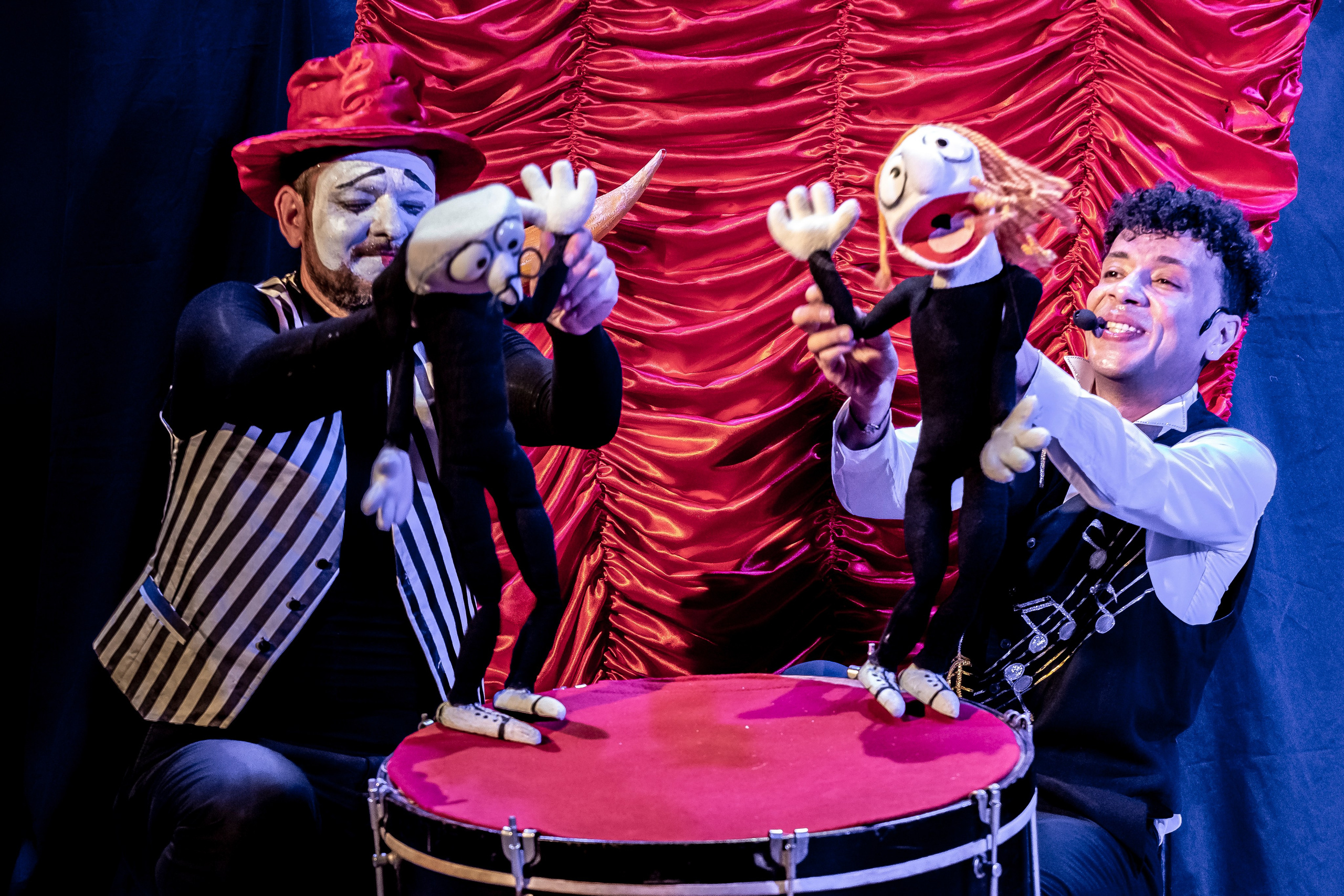 Цирк из Саквояжа спектакль театра САКВОЯЖ. Фотограф в Сочи Юрий Шептаев