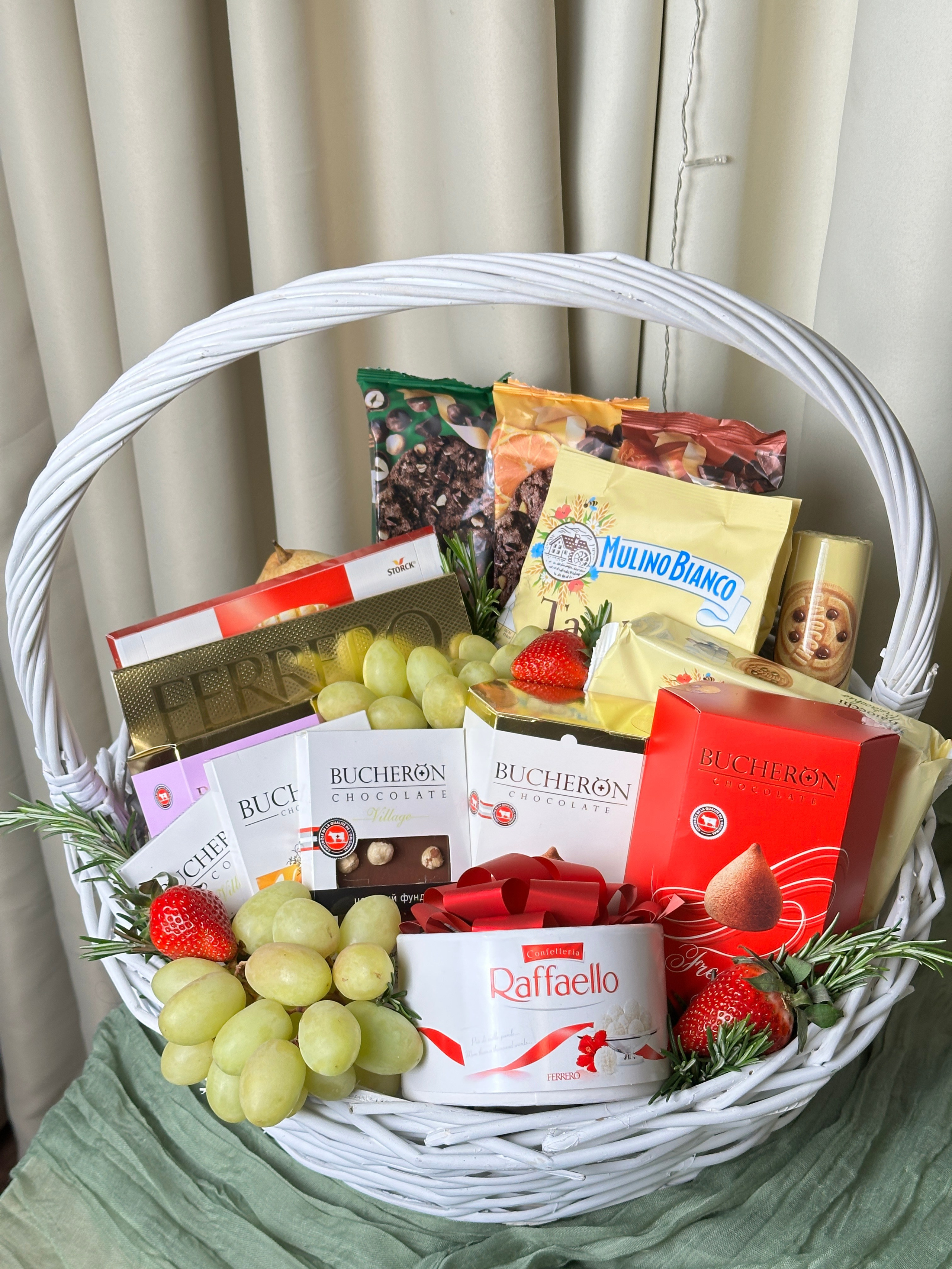 Корзины. Выездной кейтеринг, съедобные букеты, торты и сладости на заказ