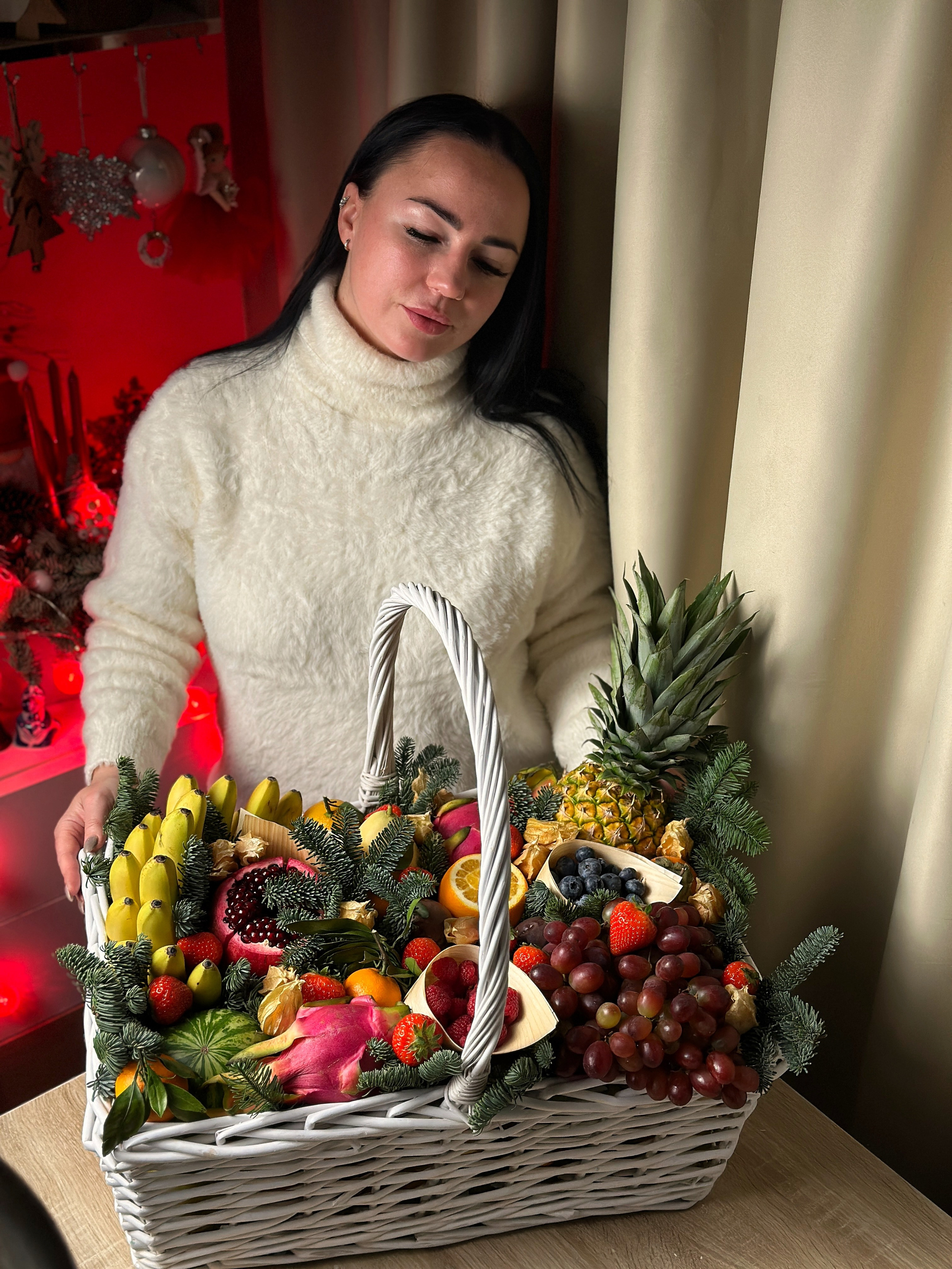 Корзины. Выездной кейтеринг, съедобные букеты, торты и сладости на заказ