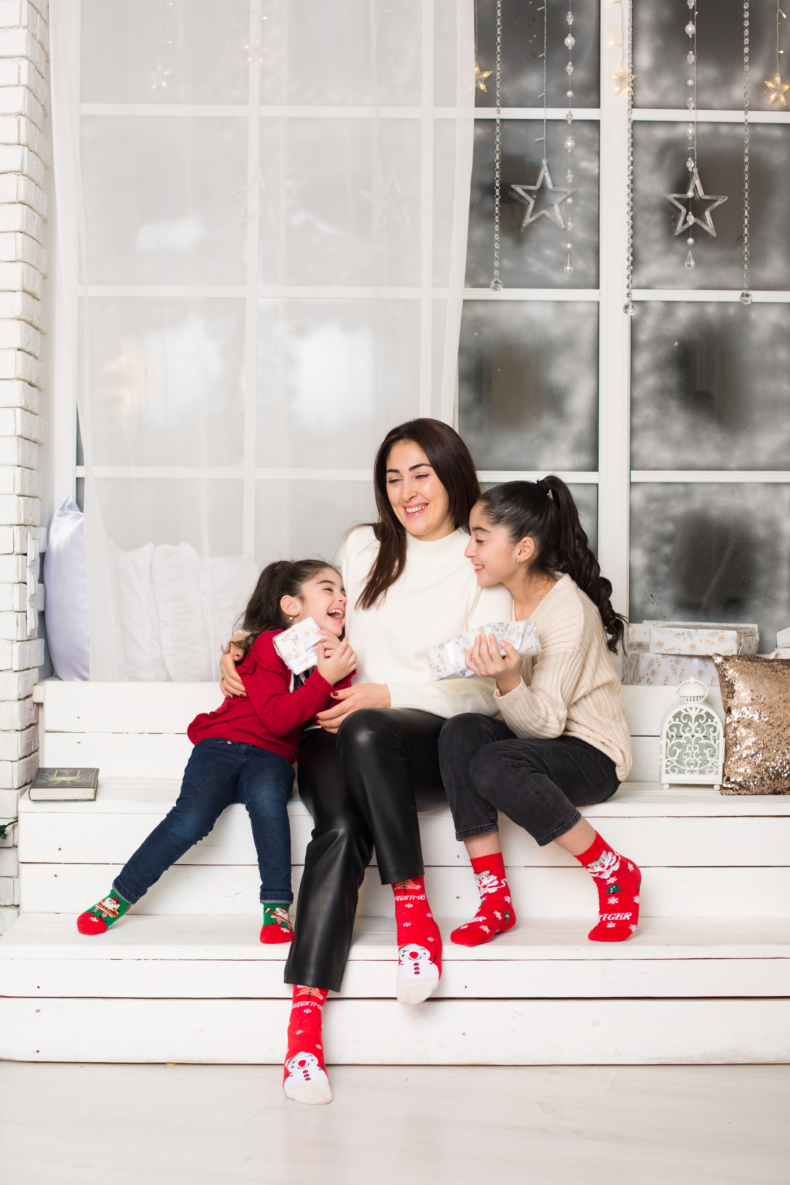 Семейная фотосессия в студии. Фотограф в Сочи Красной поляне Абхазии Юлия Кормишенко