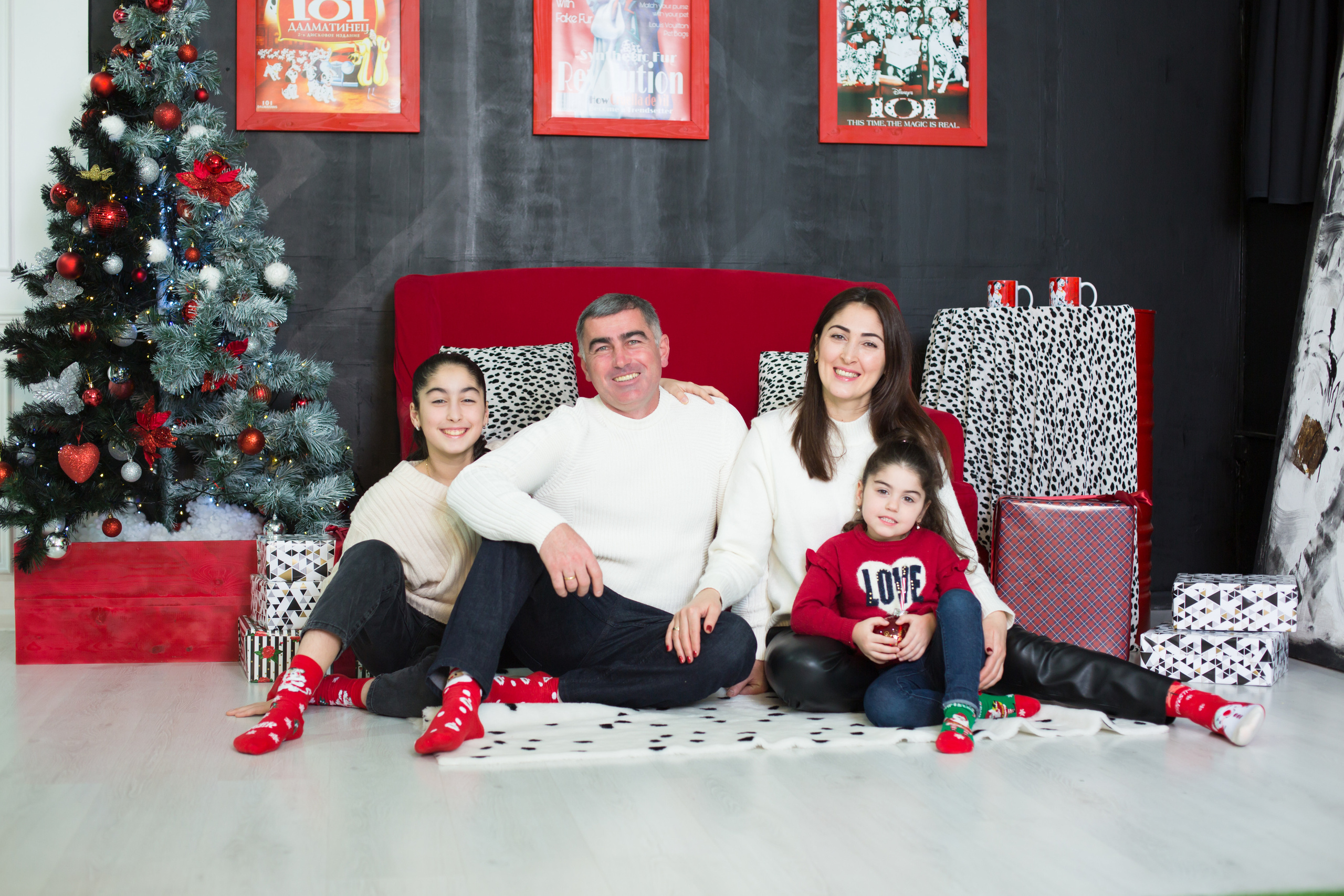 Семейная фотосессия в студии. Фотограф в Сочи Красной поляне Абхазии Юлия Кормишенко