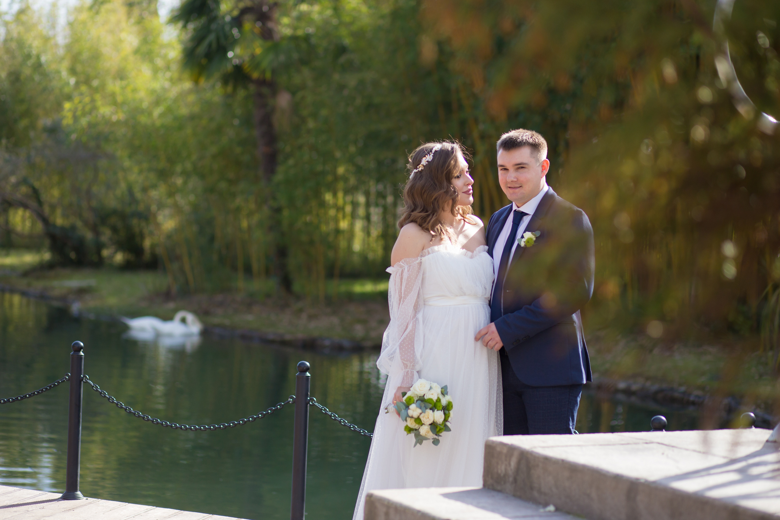 Свадебная фотосессия в парке. Фотограф в Сочи Красной поляне Абхазии Юлия Кормишенко
