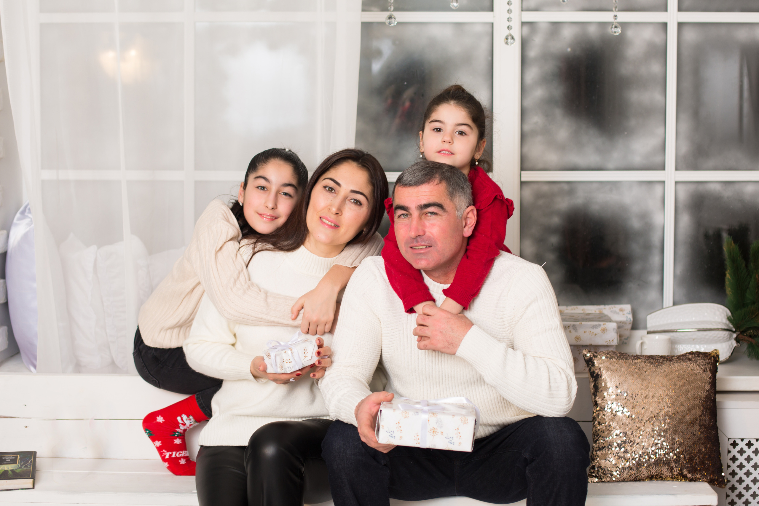 Семейная фотосессия в студии. Фотограф в Сочи Красной поляне Абхазии Юлия Кормишенко