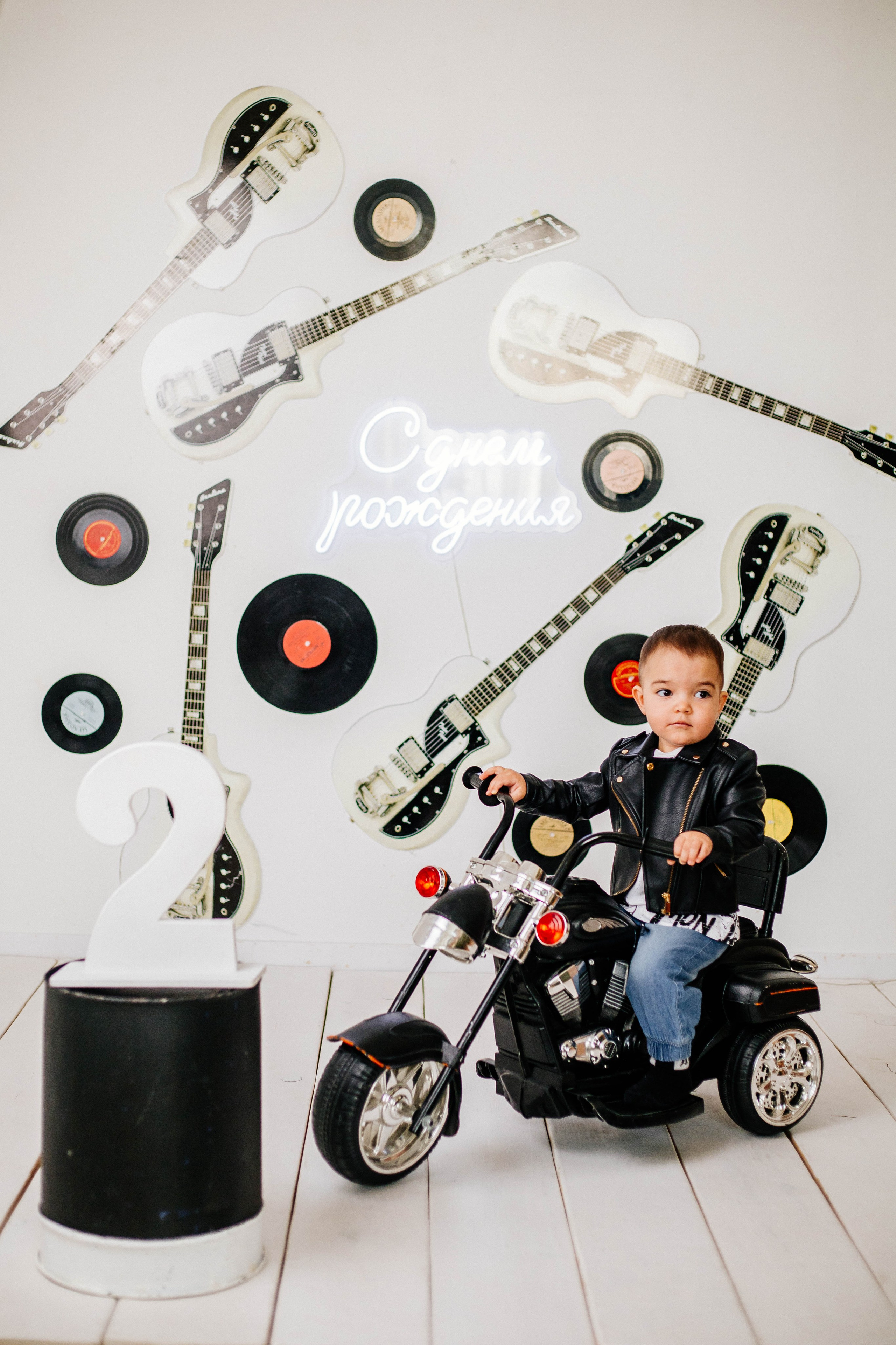 Лев с семьей. Рыжова Тамара