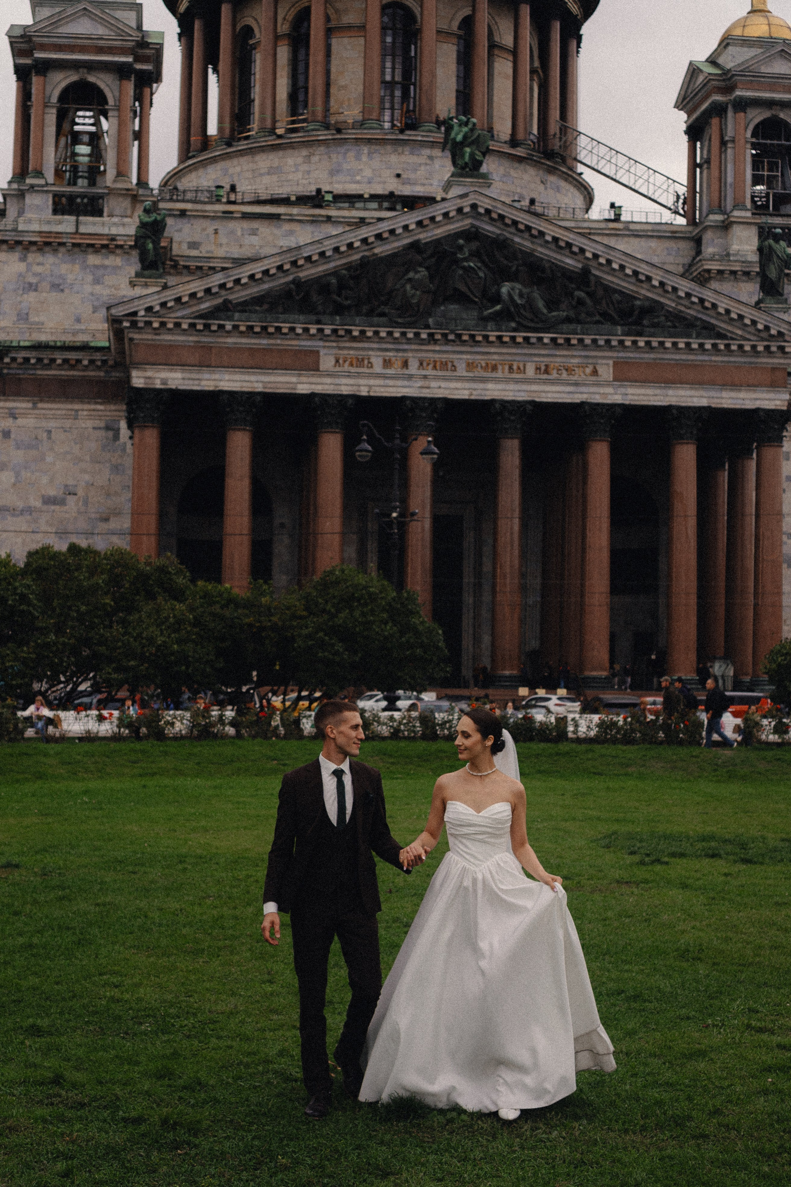 СВАДЕБНАЯ ПРОГУЛКА В САНТК-ПЕТЕРБУРГЕ (ИСАКИЕВСКИЙ СОБОР, ЗИМНЯЯ КАНАВКА, ЭРМИТАЖ И БОЛЬШАЯ МОРСКАЯ УЛИЦА). Профессиональный фотограф, Санкт-Петербург — Виктория Богомолова