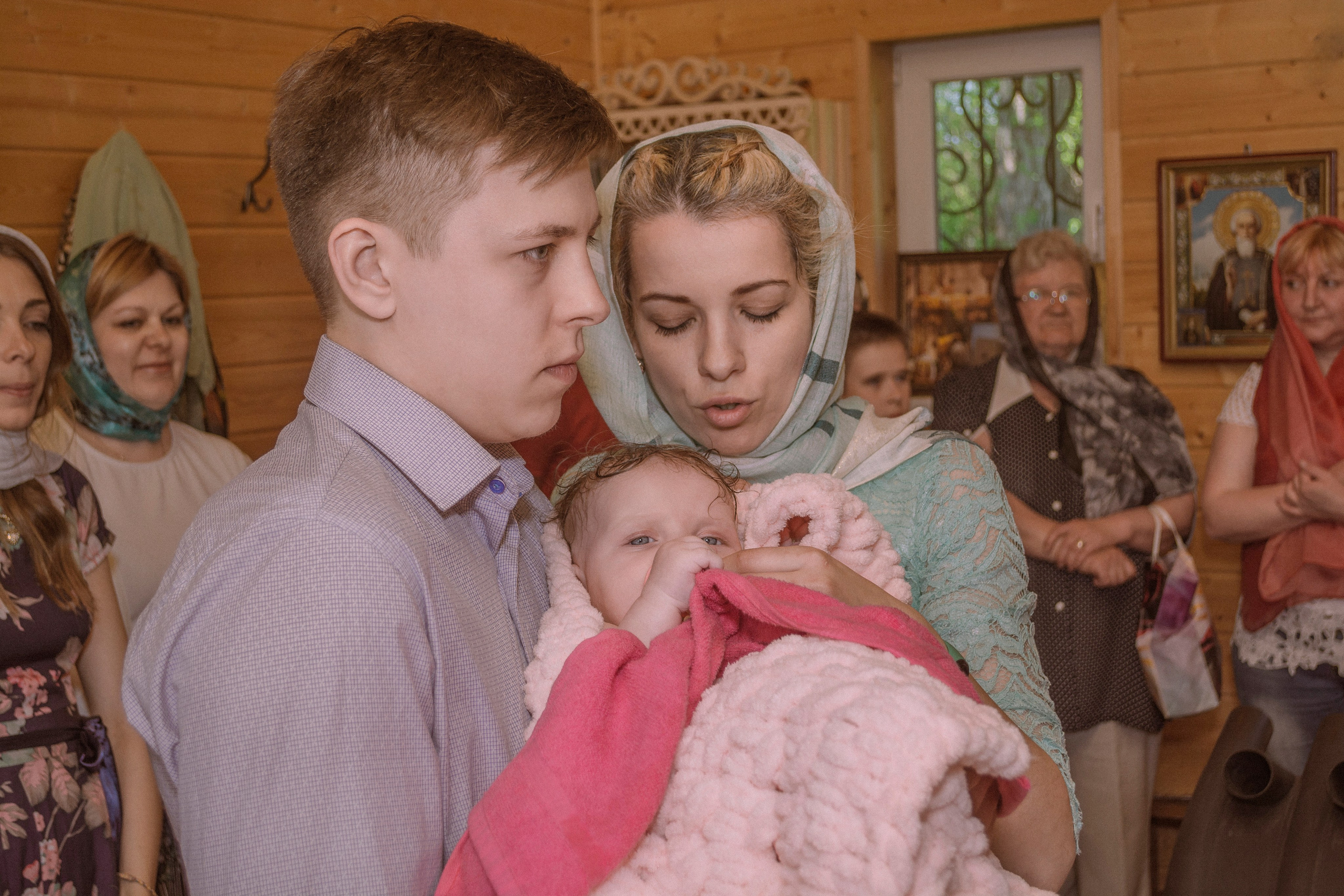 Крещение Василисы в храме Николая Чудотворца в д. Старый погост. Фотограф Евгений Егоров