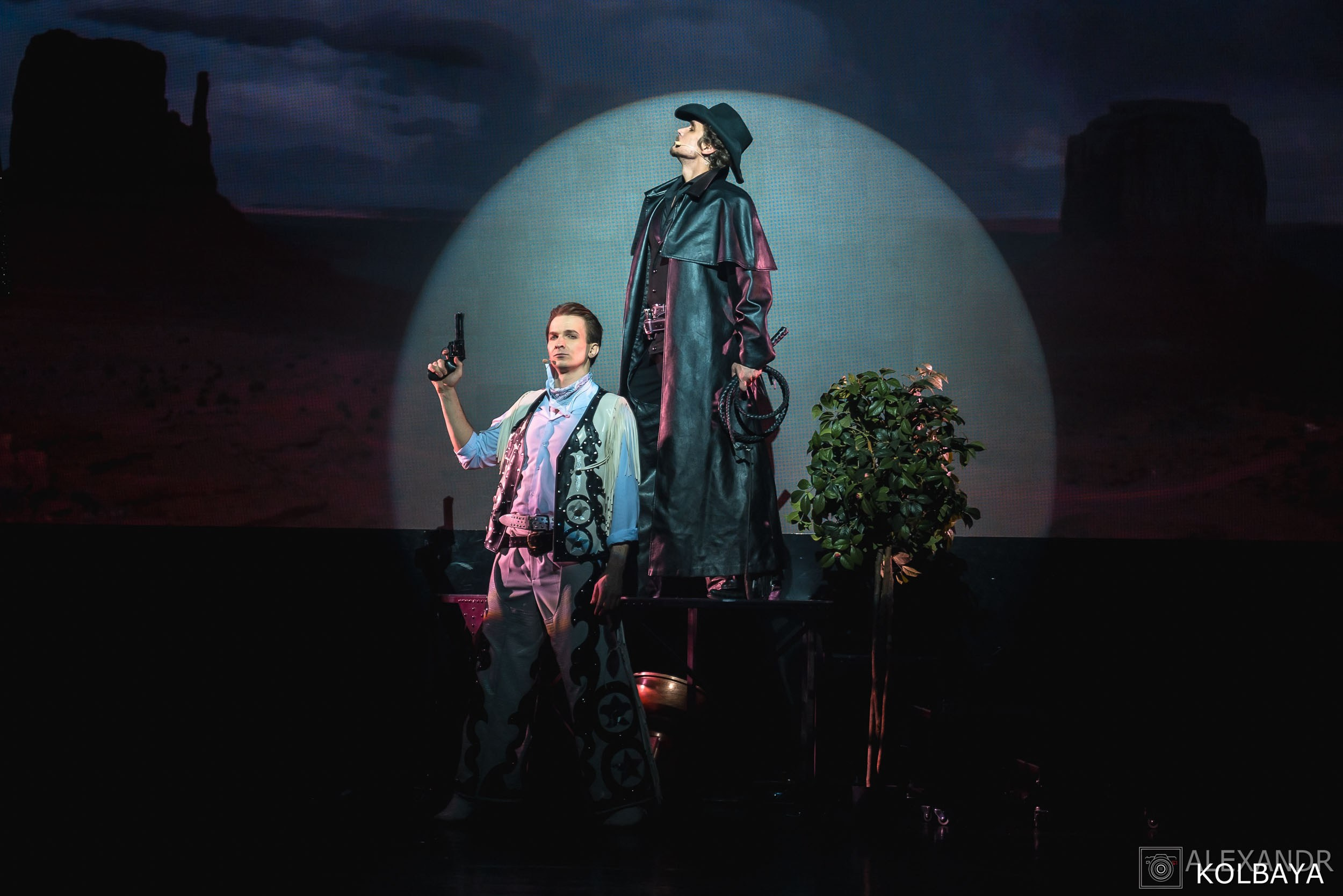 Фотографии со спектакля «Привет, я тетя Чарли». Концертный и театральный репортажный фотограф в Москве Александр Колбая