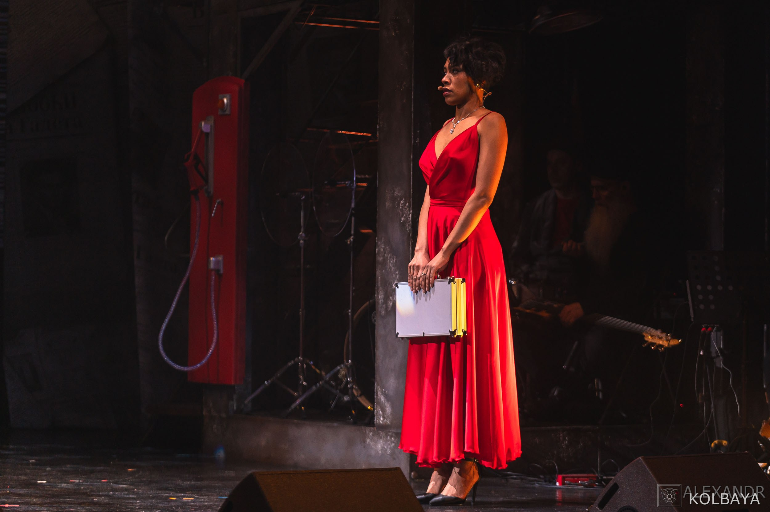 Фотографии со спектакля «Однажды в городе N». Концертный и театральный репортажный фотограф в Москве Александр Колбая