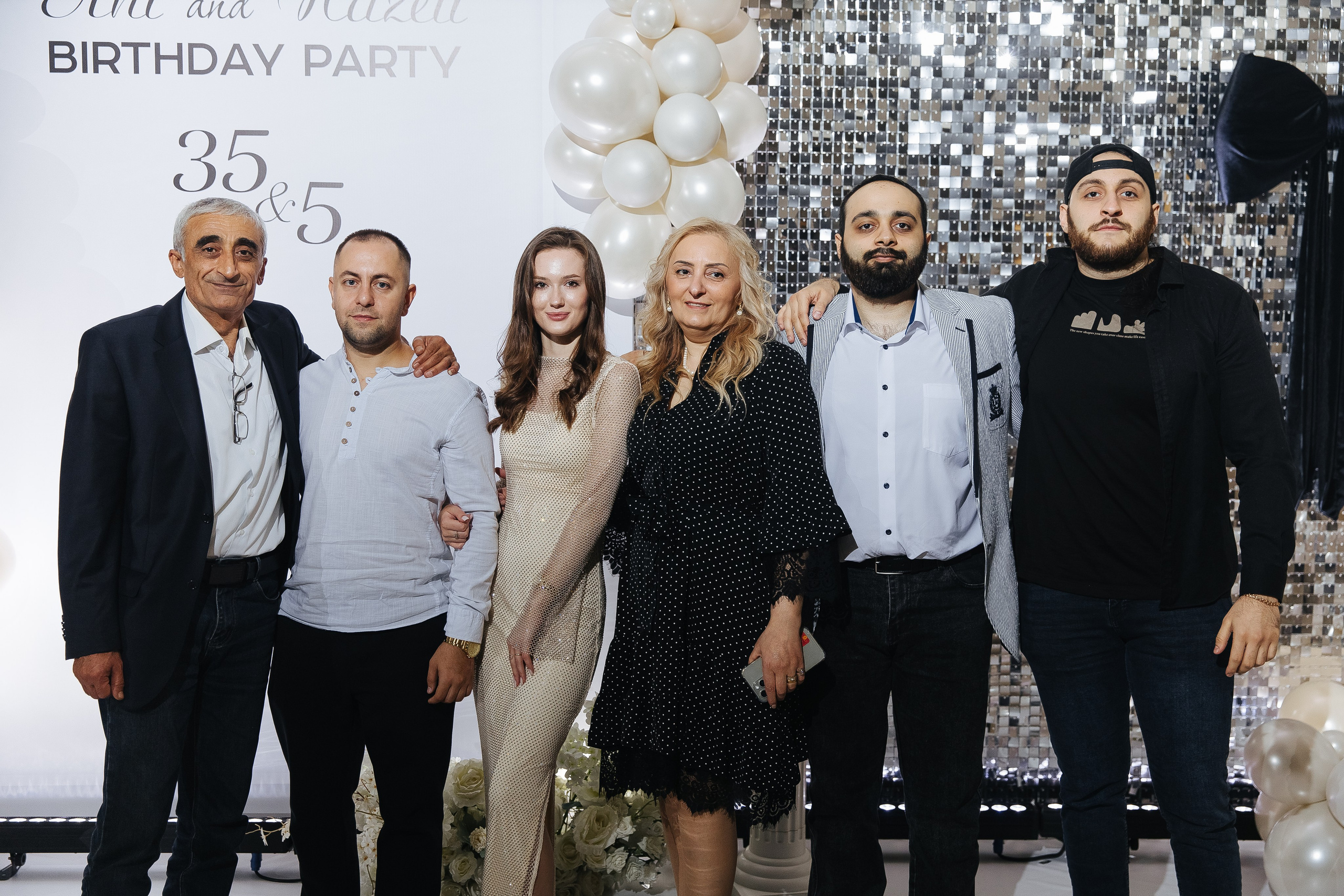 Ани и Назели. 35&5 День рождения, «Янтарь». Фотограф в Красноярске Надежда Воскресенская