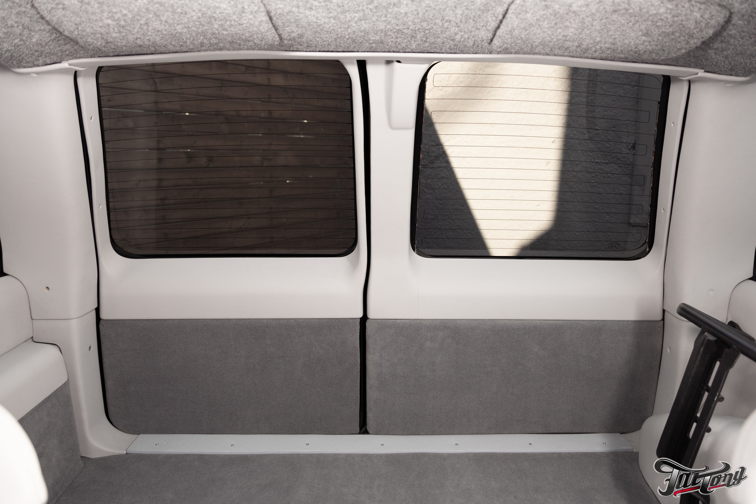 Chevrolet Tahoe I ремонт по кузову и окрас, пошив салона. DeLorein