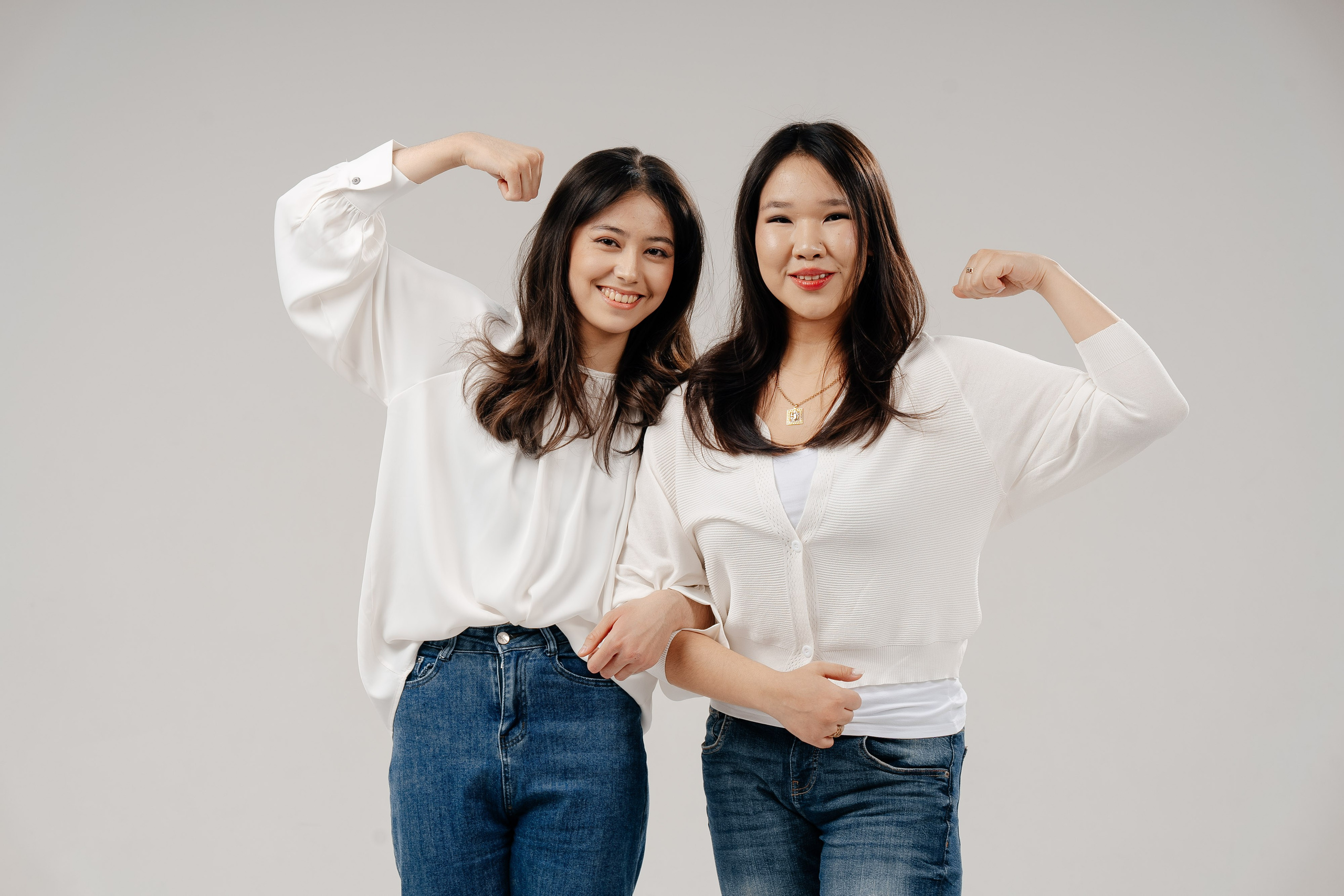 По двое. Выпускные альбомы в Нур-Султане (Астана) и по всему Казахстану