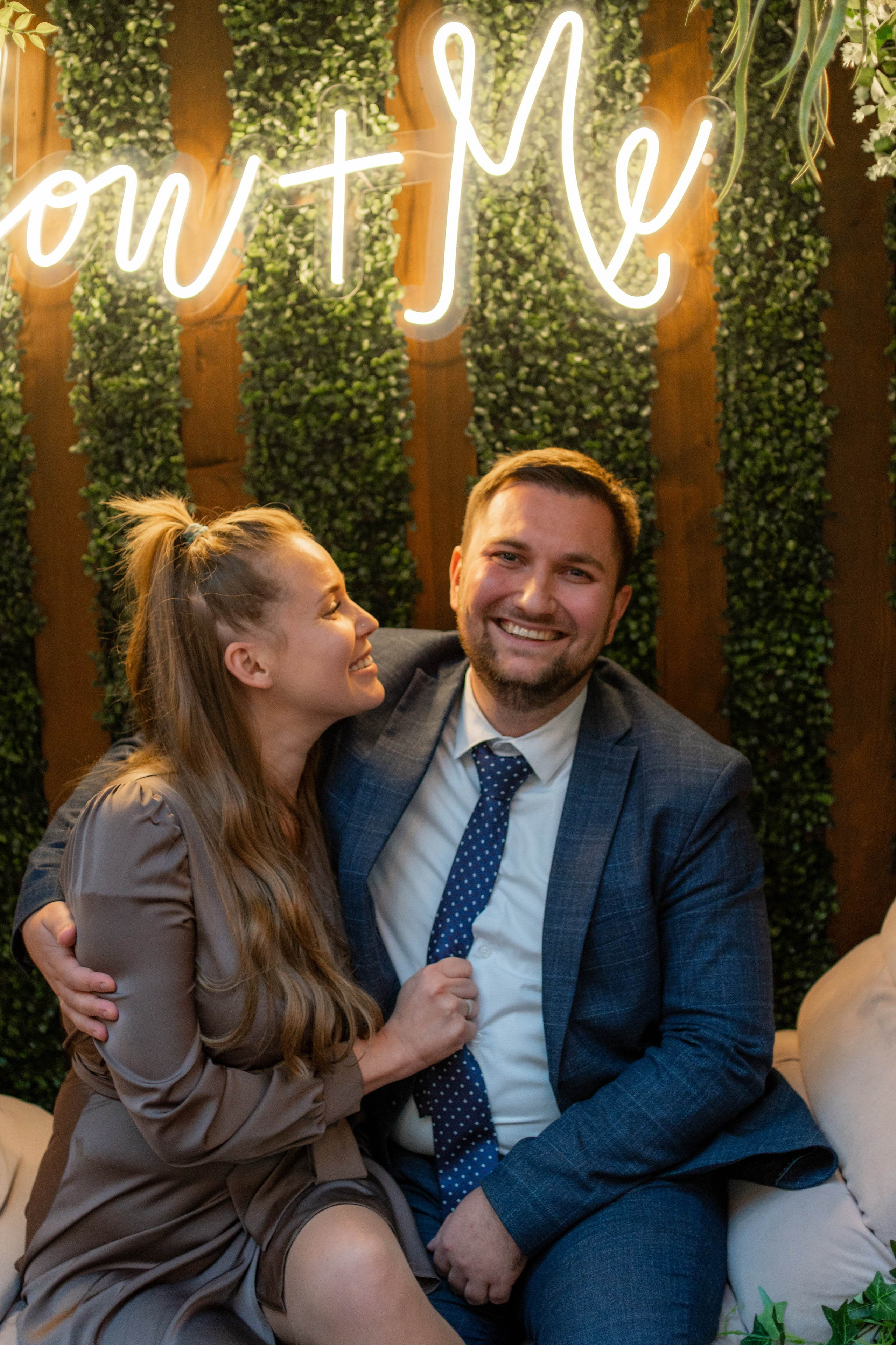 Сборы в отеле Индиго, съемка в Академии художеств, роспись во дворце бракосочетания№ 2 и банкет Нева Холл. Свадебный фотограф Александр Невский в Санкт-Петербурге