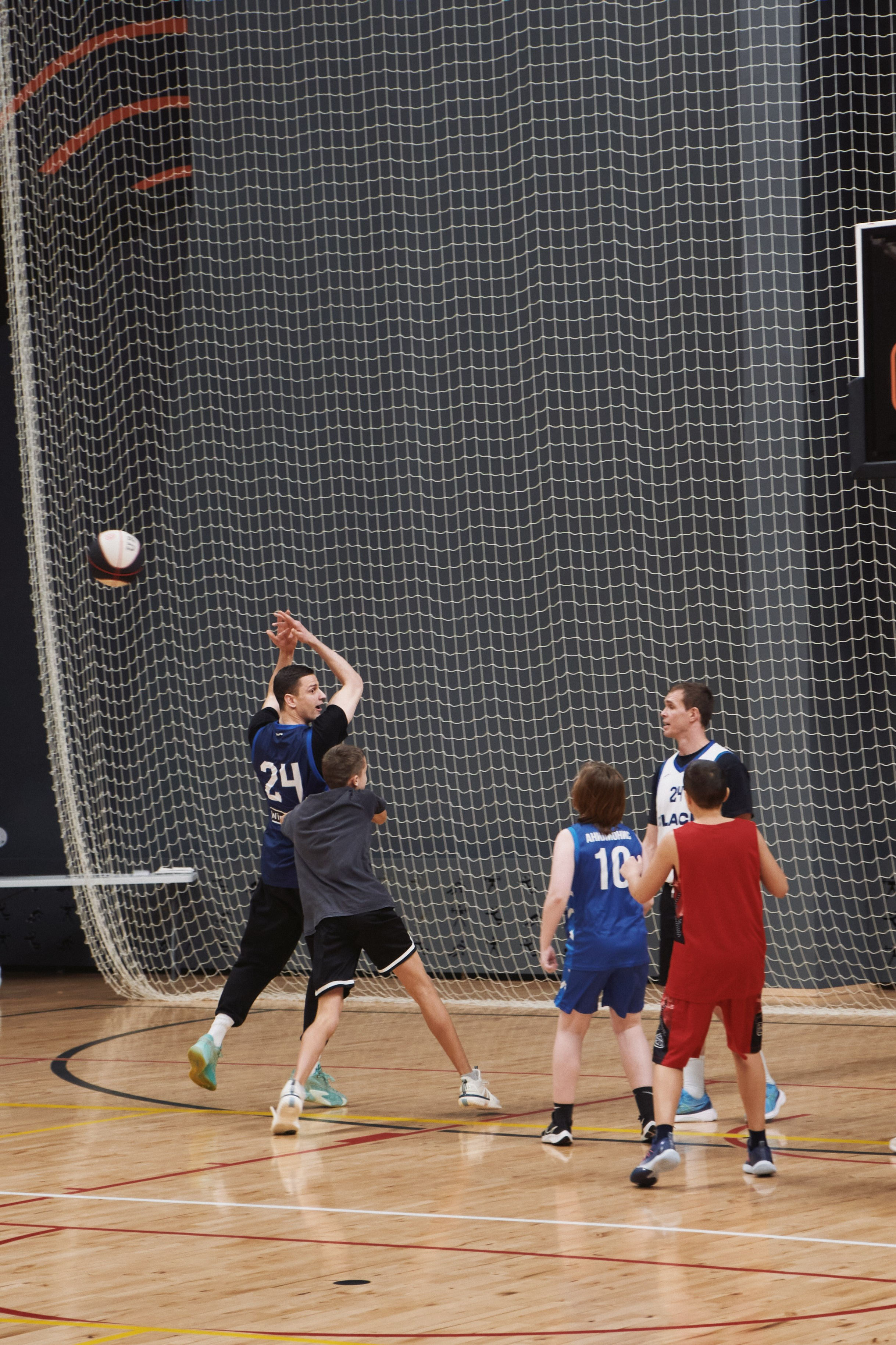 Новогодний баскетбол 2025. Детская лига. Евгений Бреча. Коммерческий и бэкстейдж фотограф в Москве