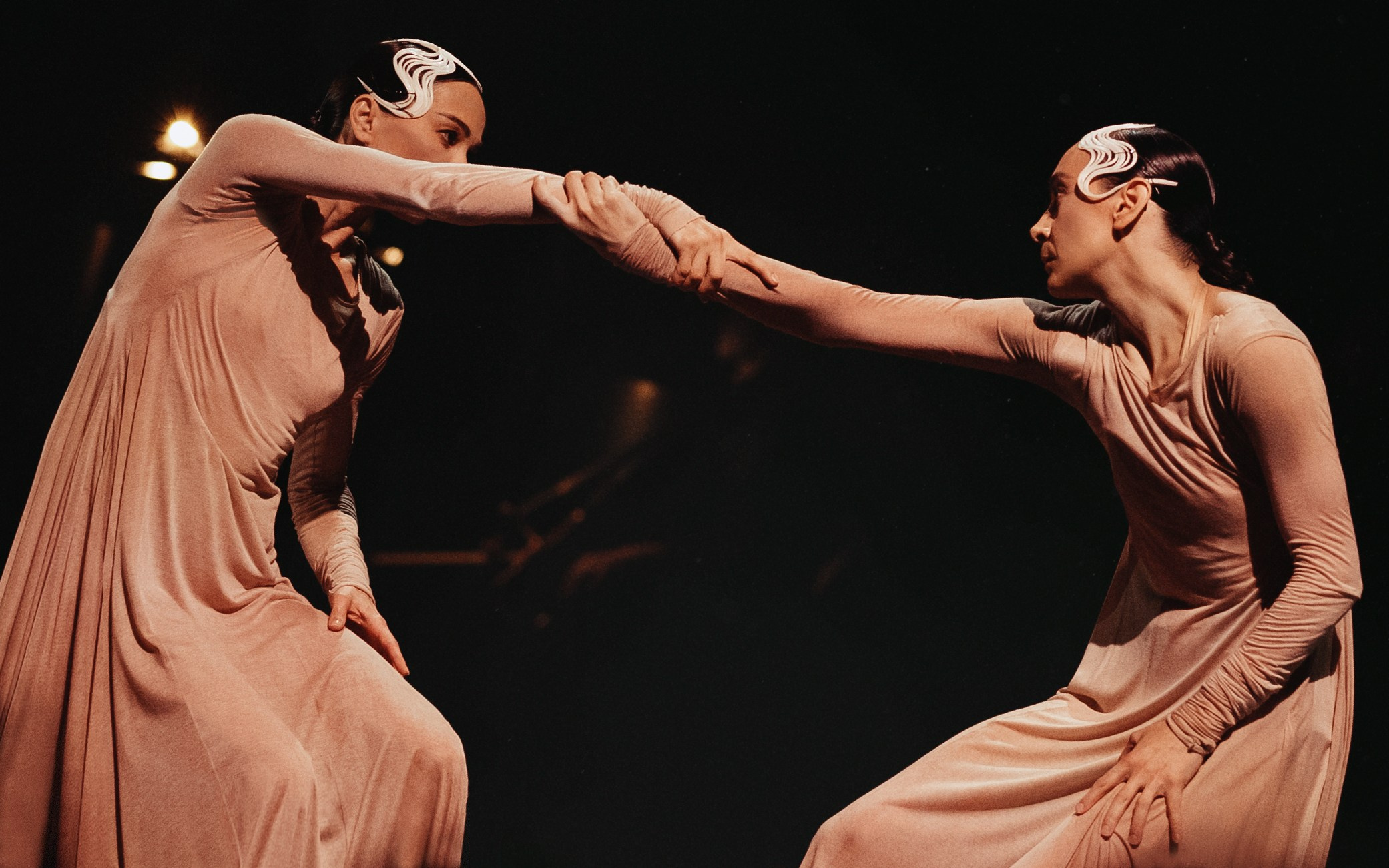 Прима балерины Мариинского театра Диана Викторовна Вишнёва и Дарья Владимировна Павленко в спектакле Дуо хореографа Павла Глухова проект фестиваля Context