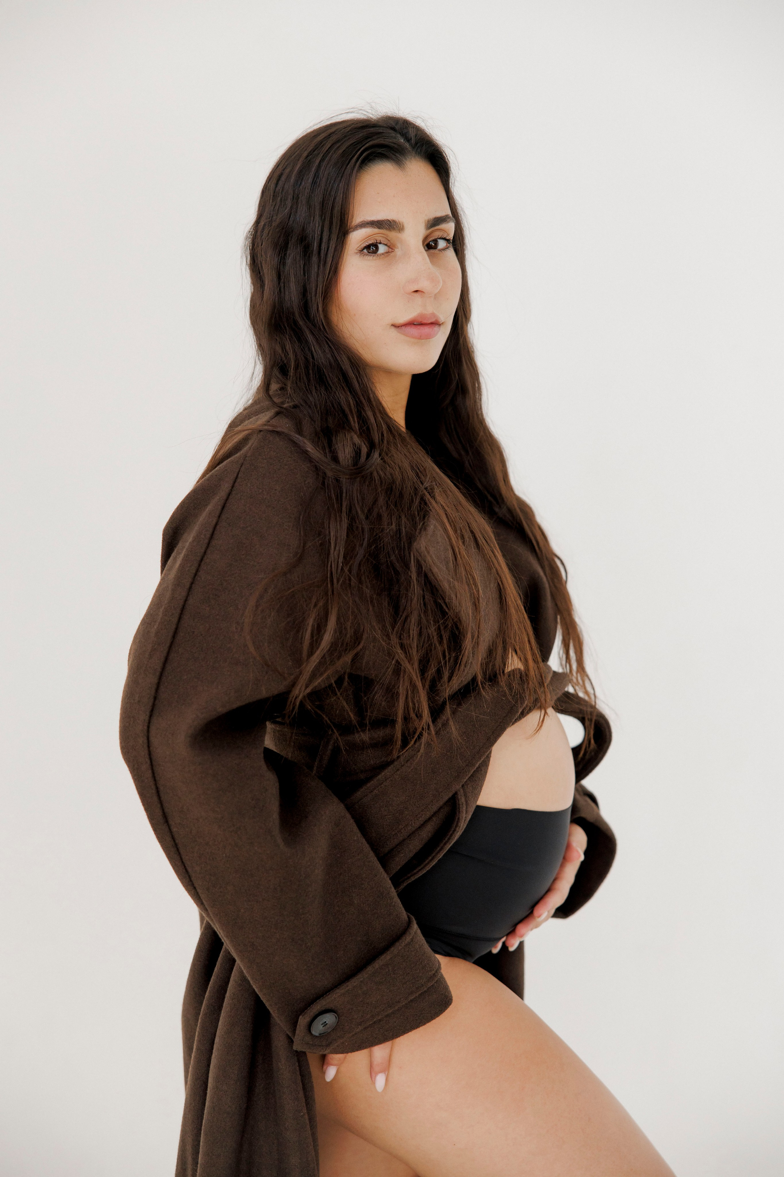 Pregnancy photoshoot inside the Grey Studio. Главная