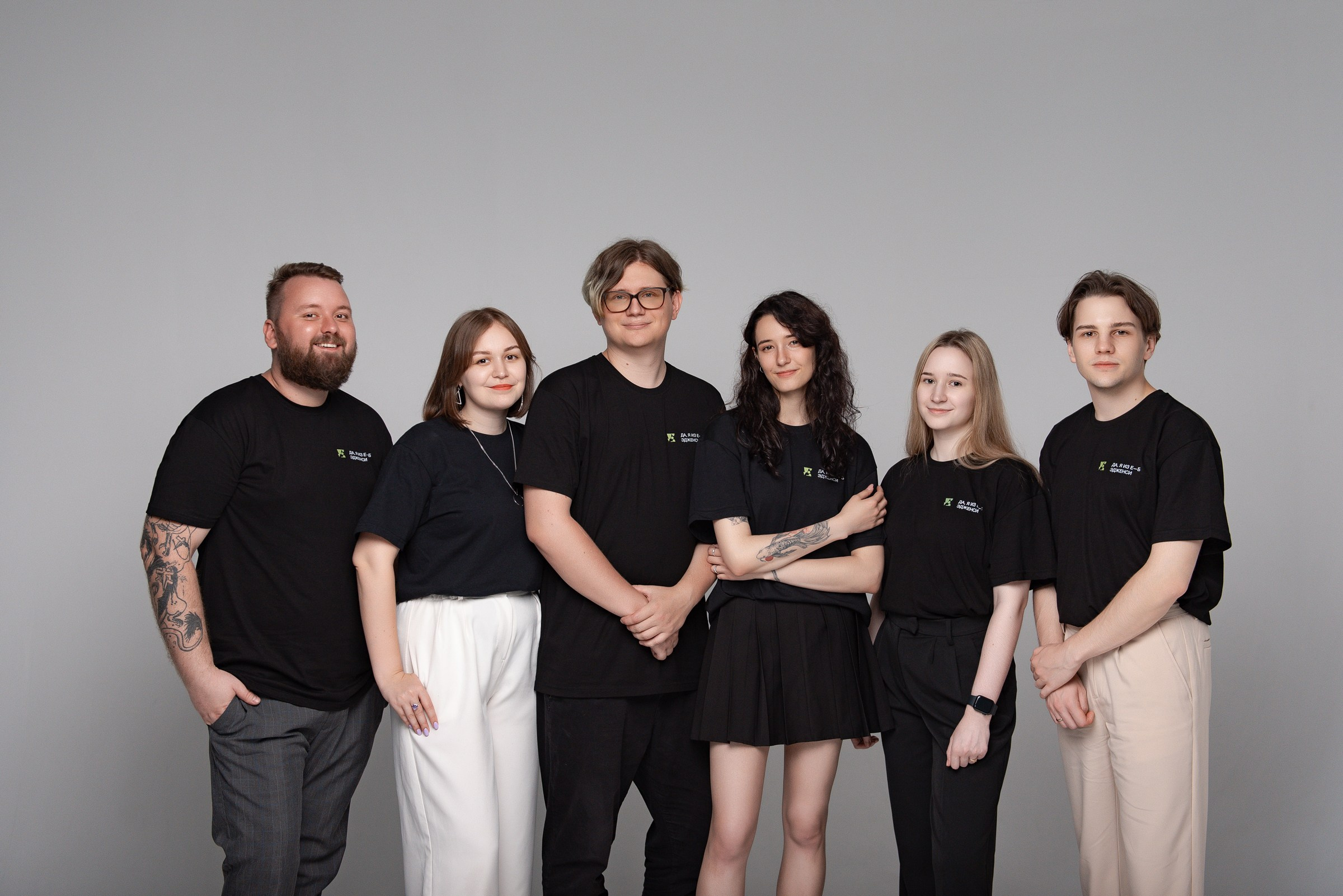 Съёмка сотрудников для сайта, портретная съёмка на чёрном или белом фоне, контент съёмка