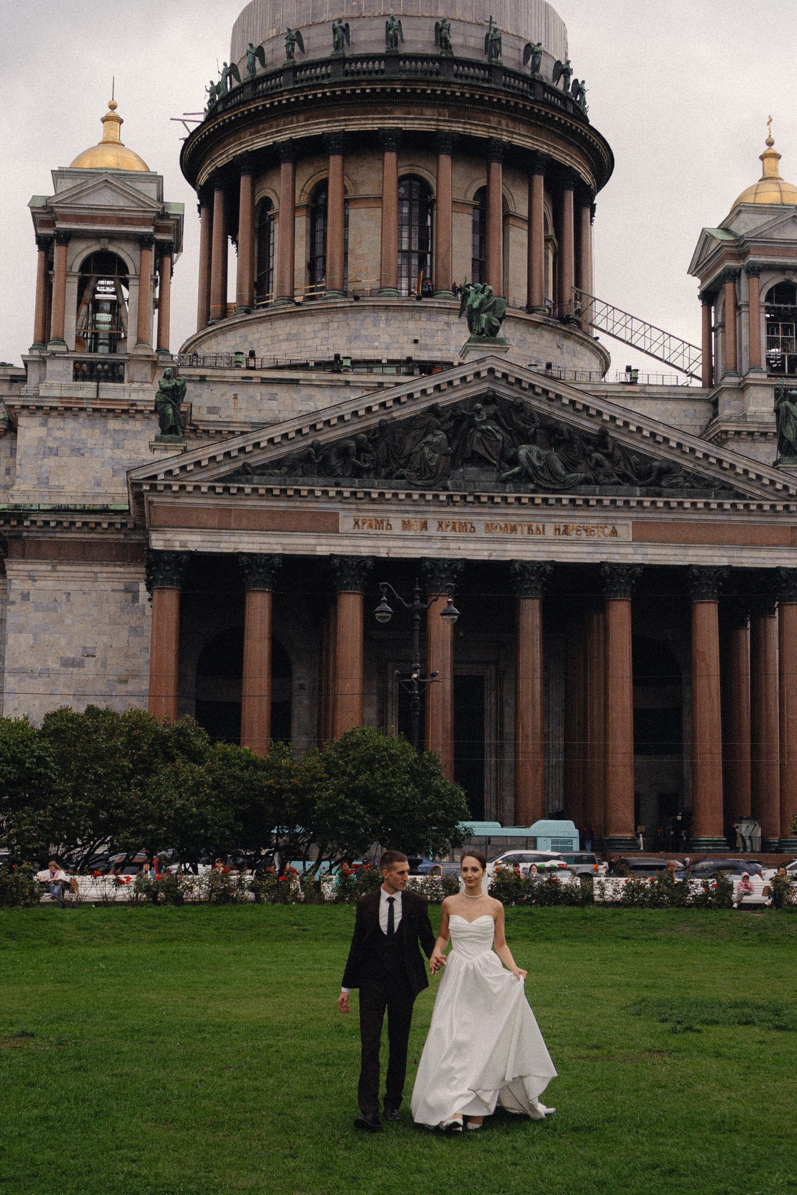 СВАДЕБНАЯ ПРОГУЛКА В САНТК-ПЕТЕРБУРГЕ (ИСАКИЕВСКИЙ СОБОР, ЗИМНЯЯ КАНАВКА, ЭРМИТАЖ И БОЛЬШАЯ МОРСКАЯ УЛИЦА). Профессиональный фотограф, Санкт-Петербург — Виктория Богомолова
