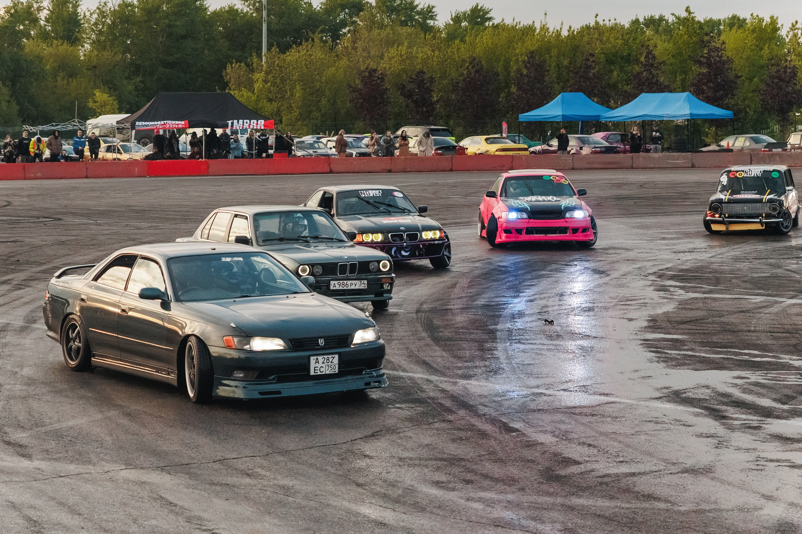 Выставка и дрифт машин. Репортажный фотограф. Москва. Алина Ланская