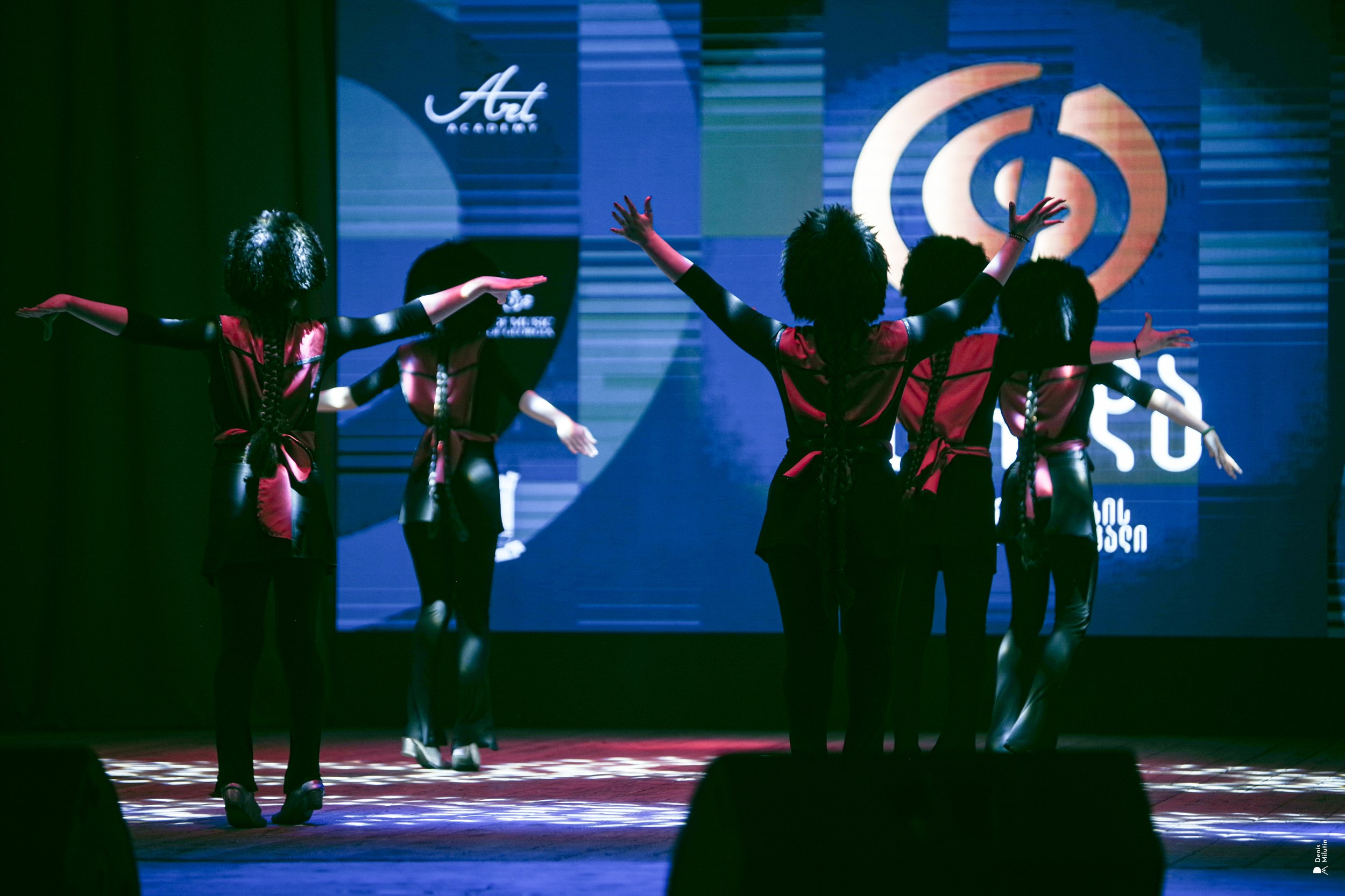 Танцы в Хоби. Портретный фотограф Денис Милютин