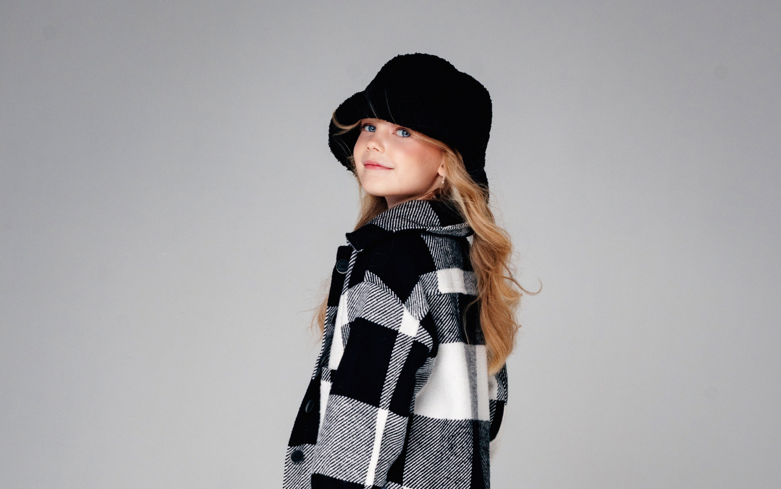 Модель девочка для предметной съемки Екатерина Ю. Н.Новг | Sale Easy