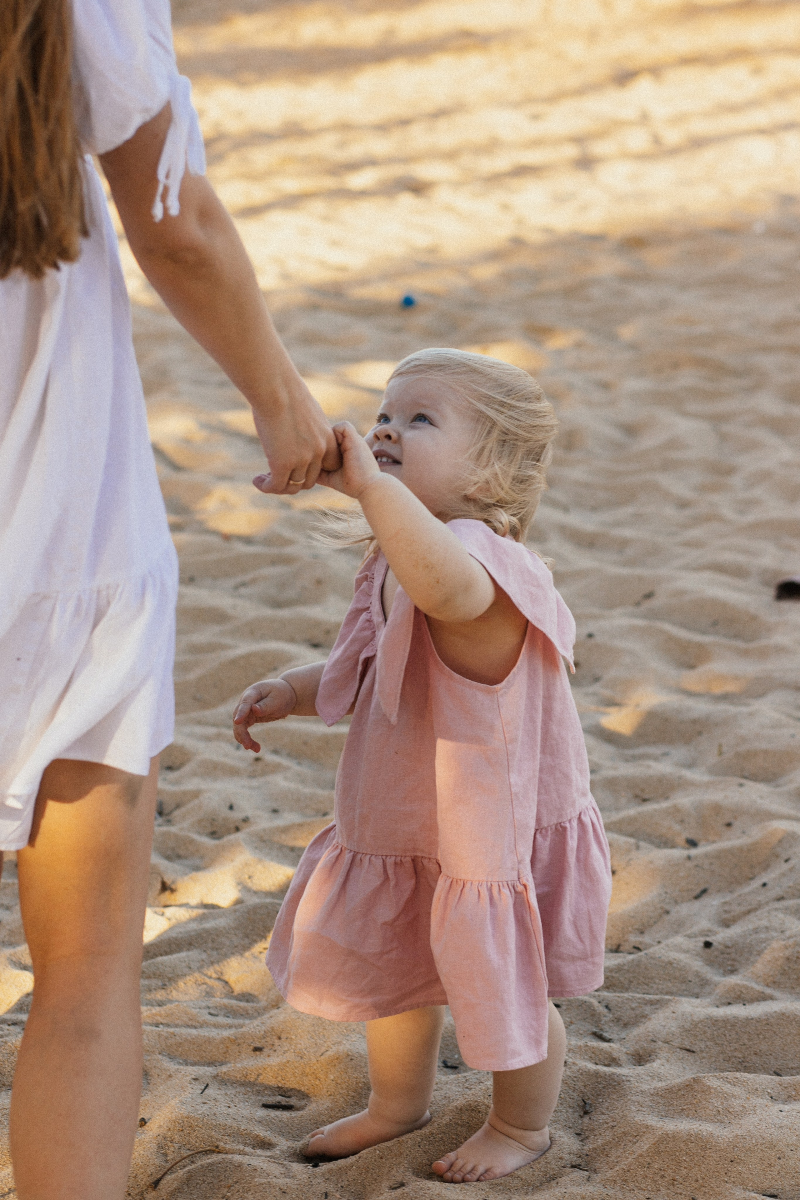 Вика и Влад с Соней на пляже. Главная